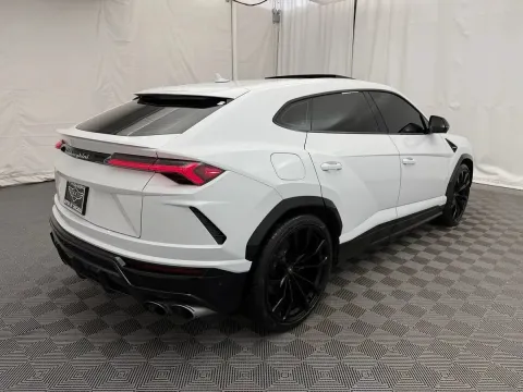 More photos of 2021 Lamborghini Urus Pearl Capsule at Autos of Chicago, IL