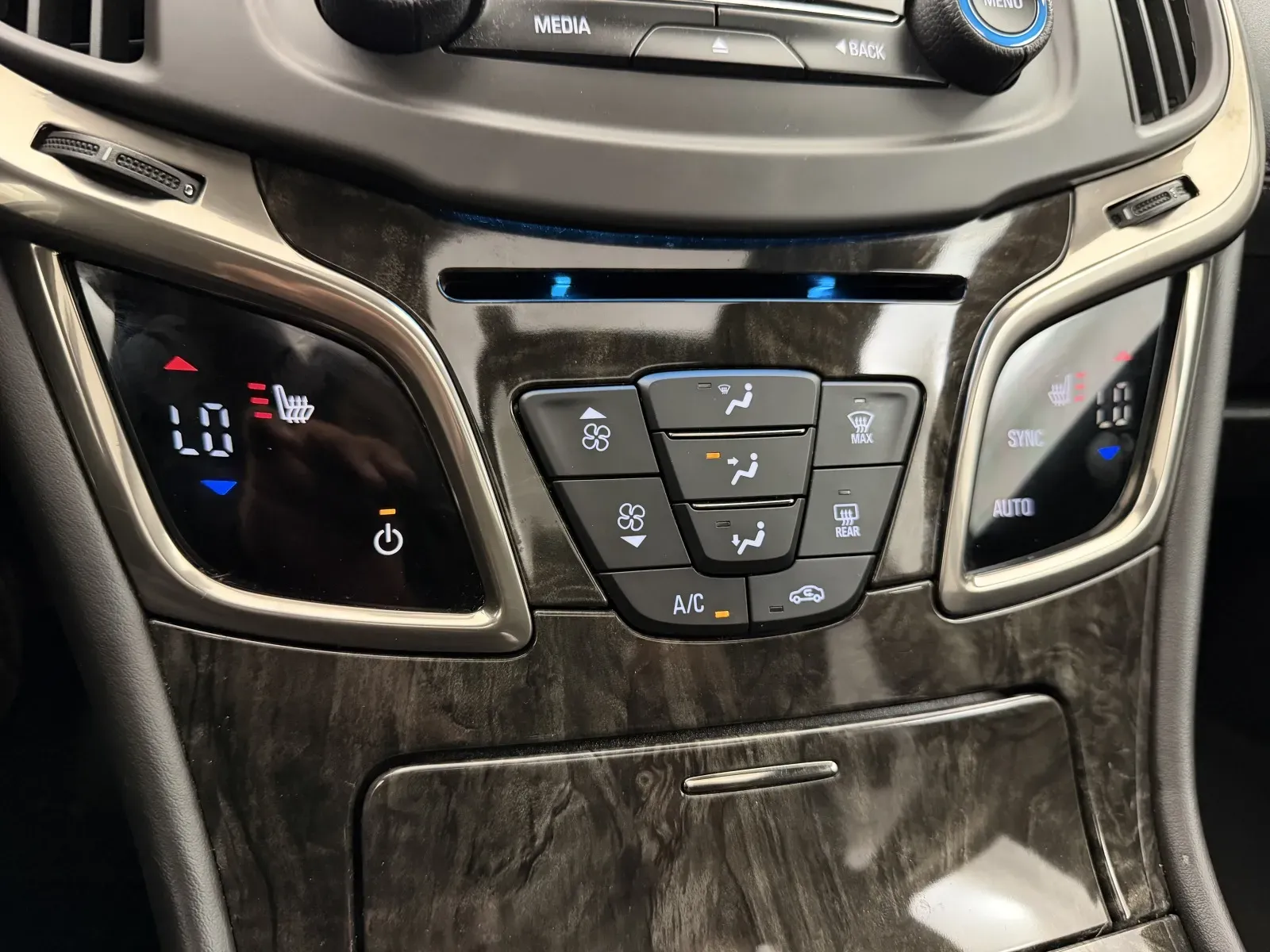 Buick LaCrosse photo 21