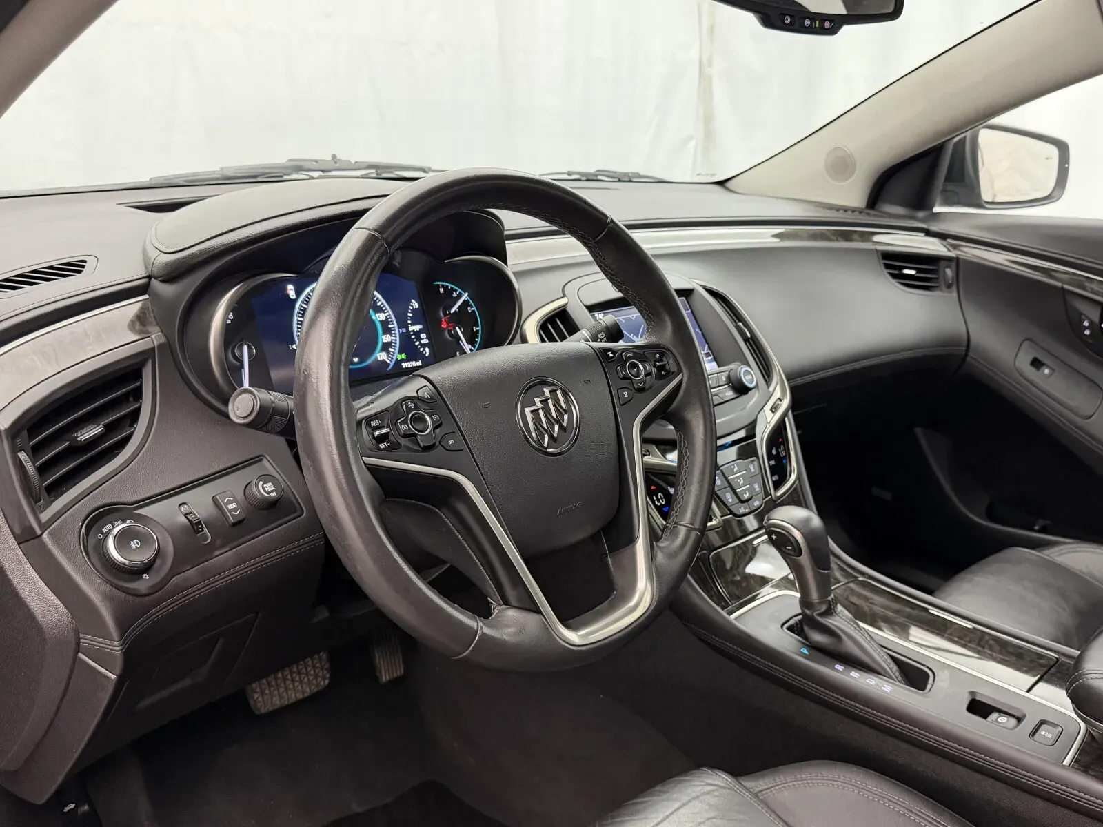 Buick LaCrosse photo 11