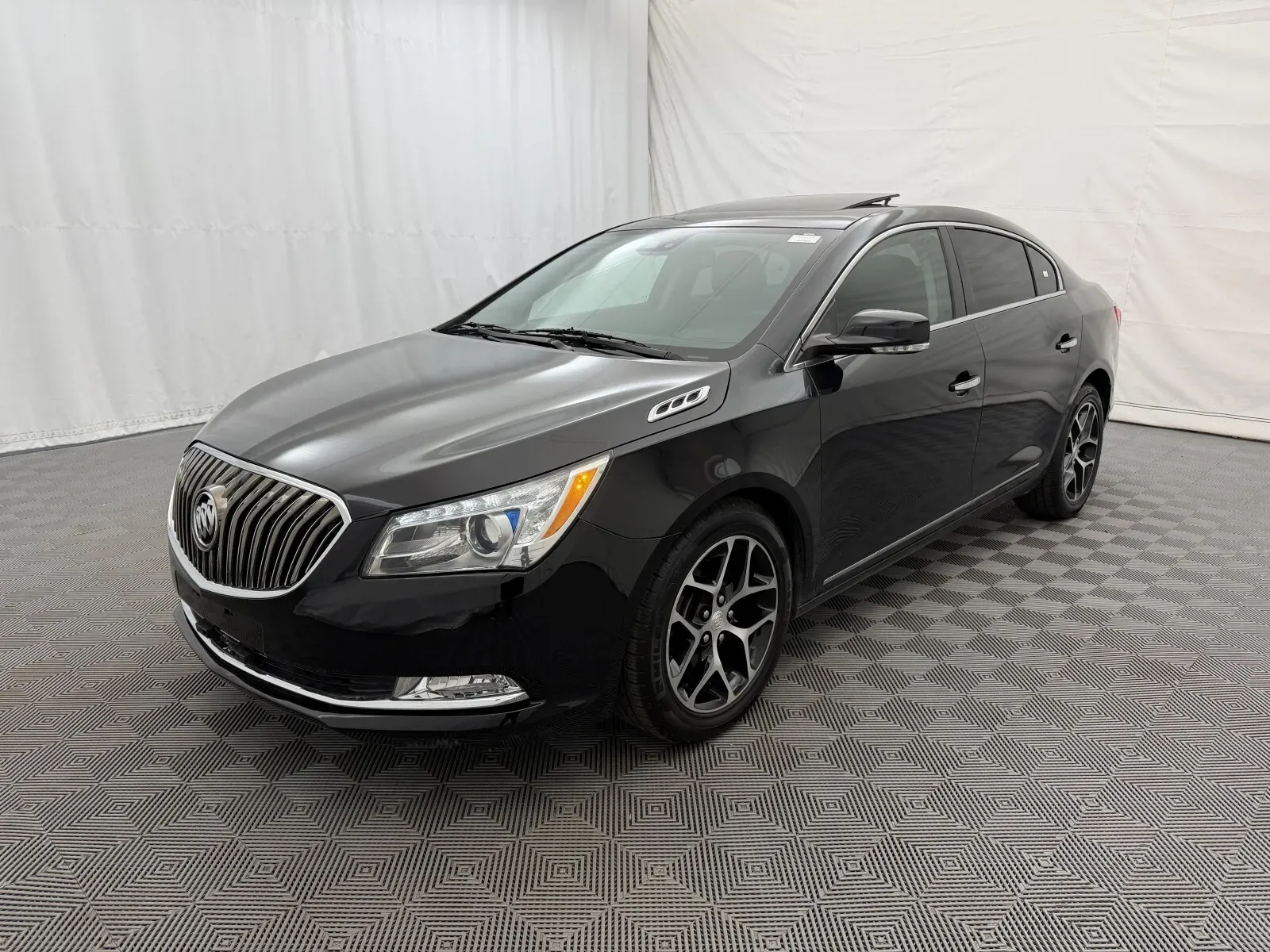 Buick LaCrosse photo 2