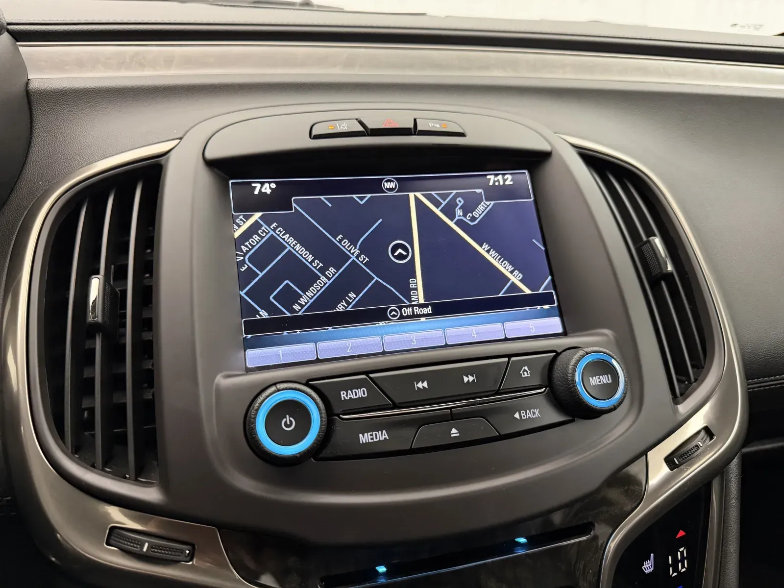 Buick LaCrosse photo 19