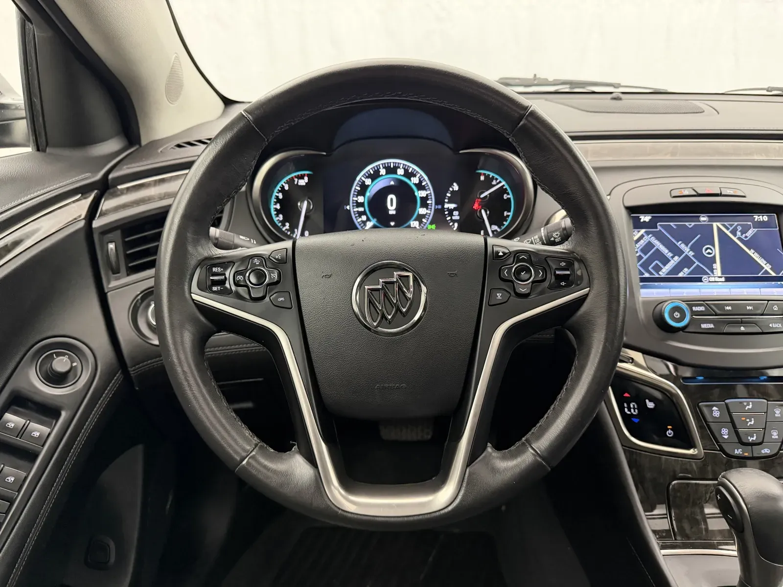 Buick LaCrosse photo 12