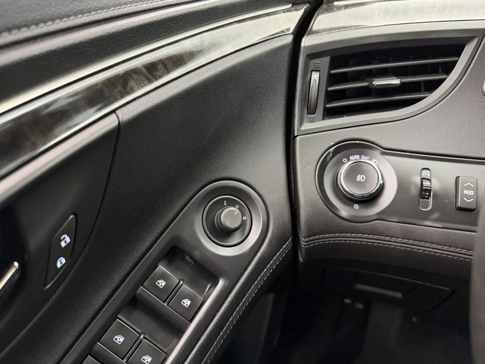 Buick LaCrosse photo 13