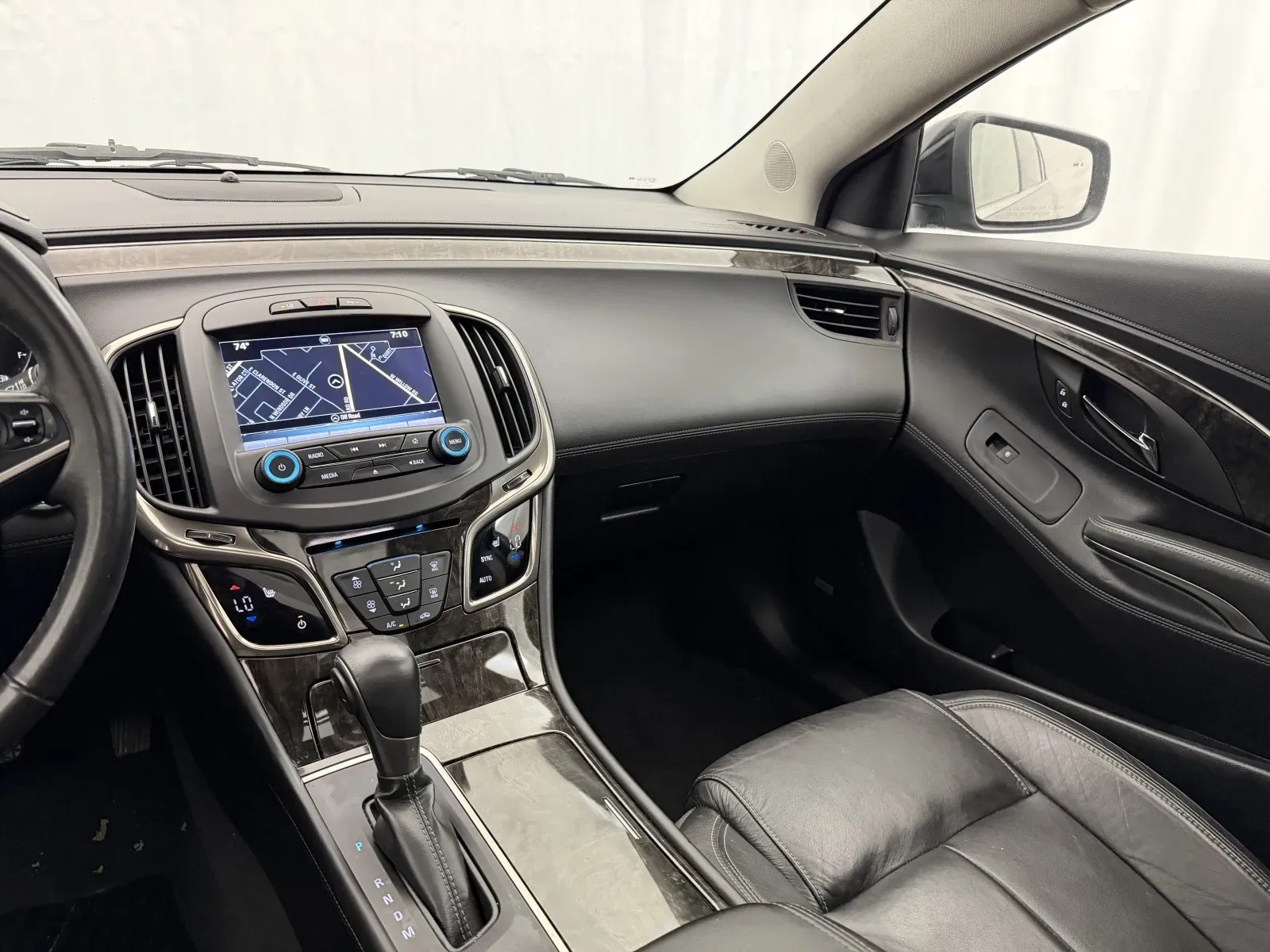 Buick LaCrosse photo 17