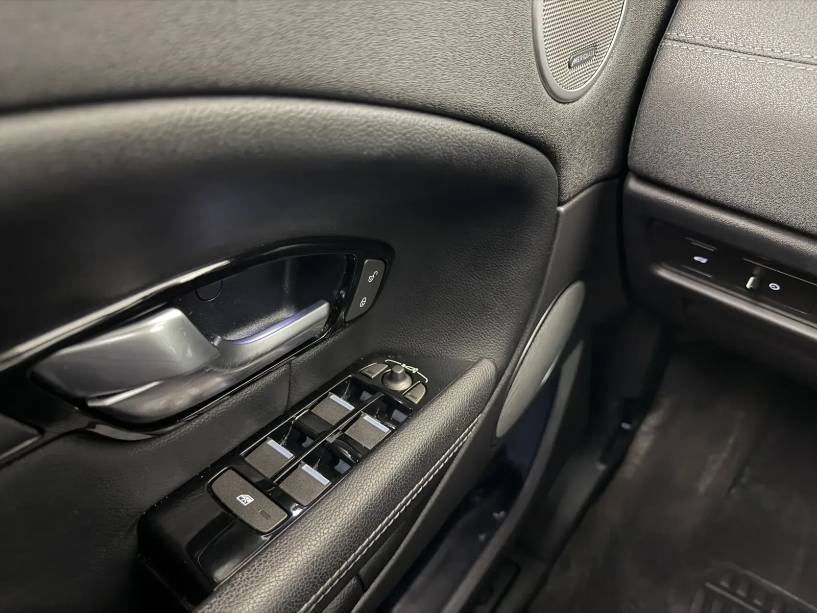 Land Rover Range Rover Evoque photo 18