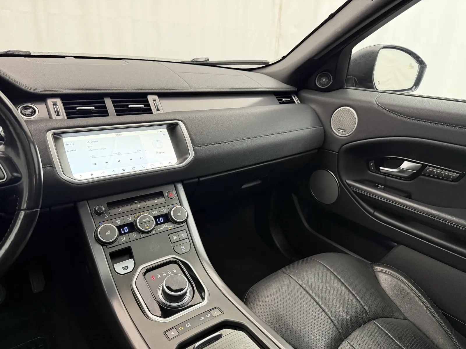 Land Rover Range Rover Evoque photo 22