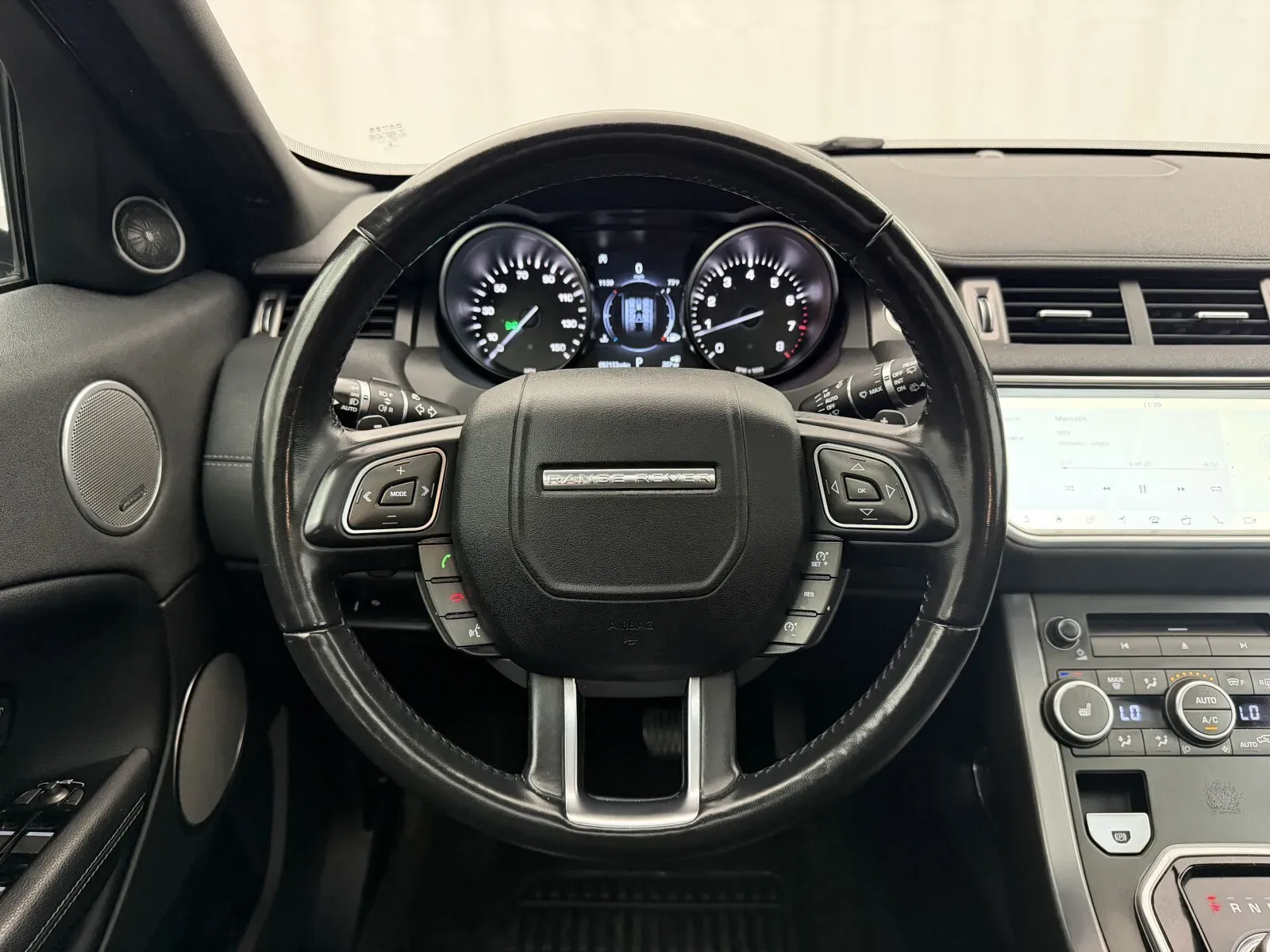 Land Rover Range Rover Evoque photo 12