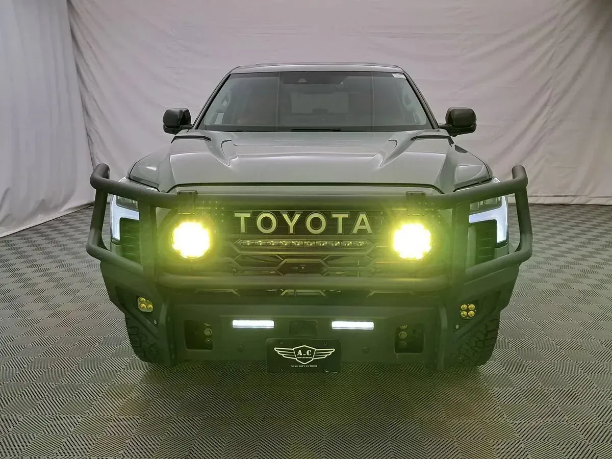 Toyota Tundra photo 2