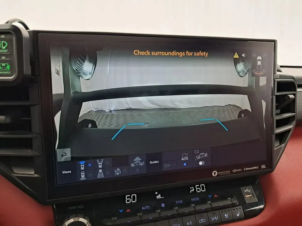 Toyota Tundra photo 32