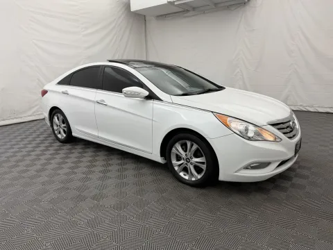 More photos of 2013 Hyundai Sonata Limited at Autos of Chicago, IL