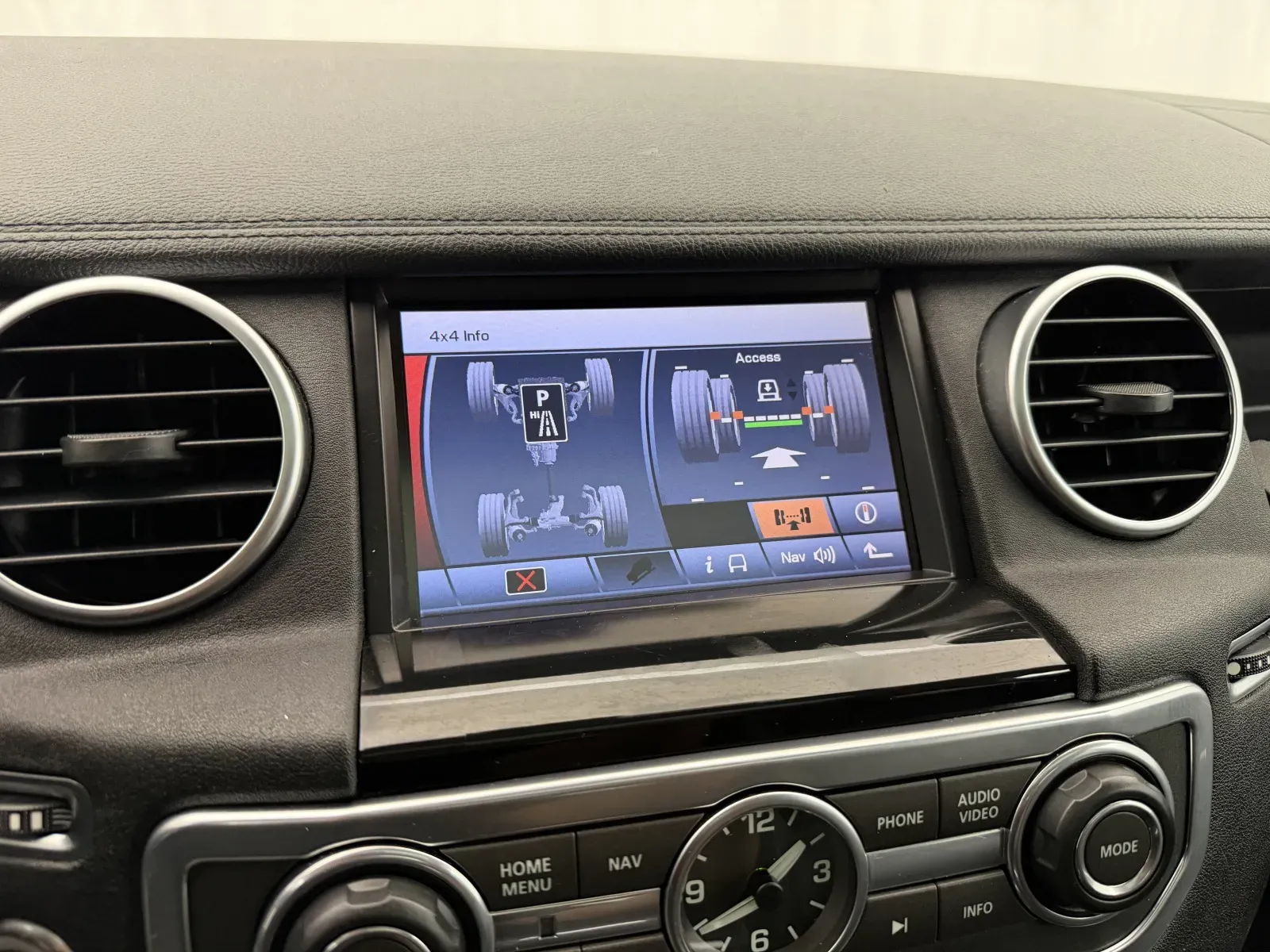 Land Rover LR4 photo 25