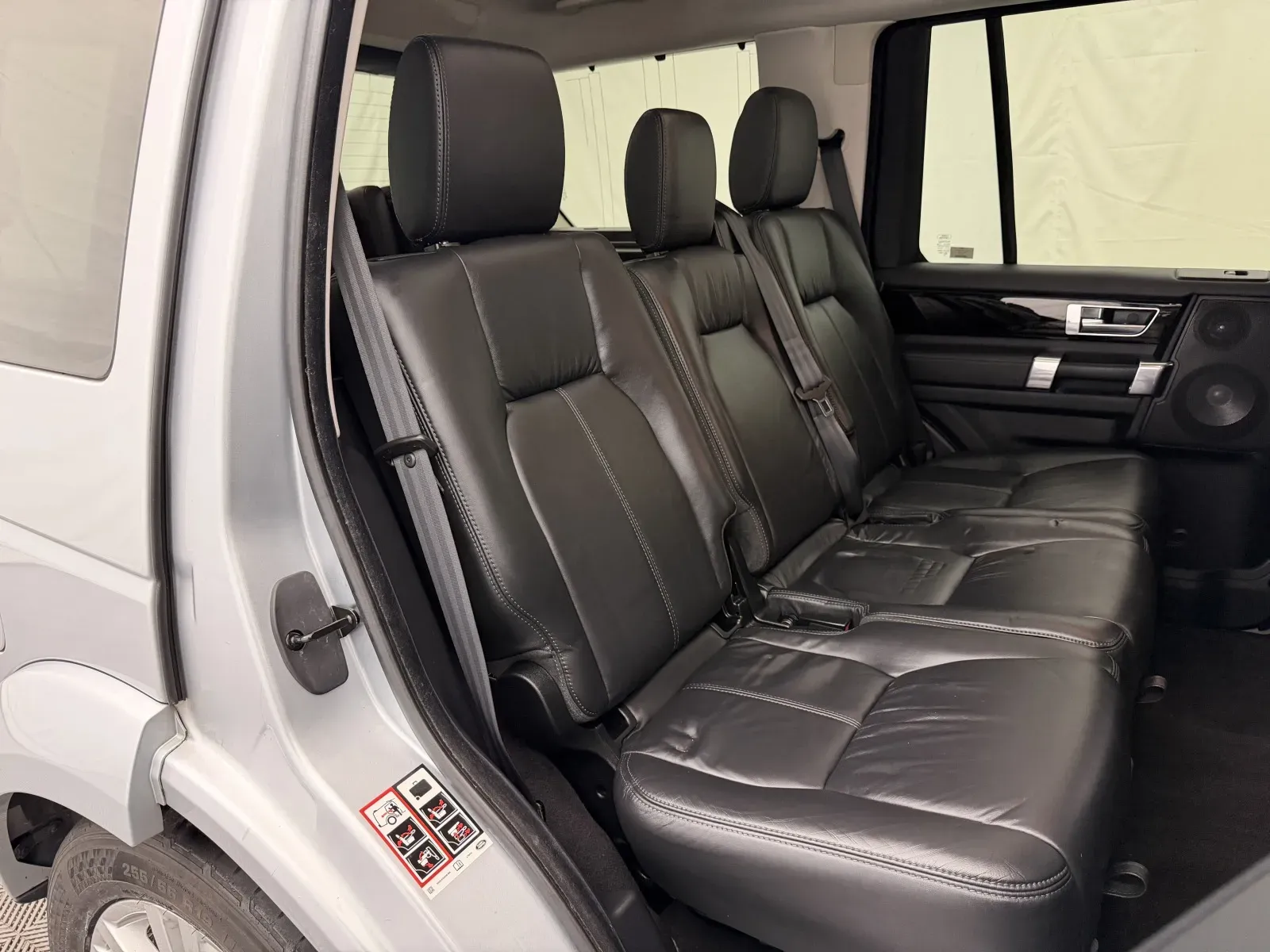 Land Rover LR4 photo 33