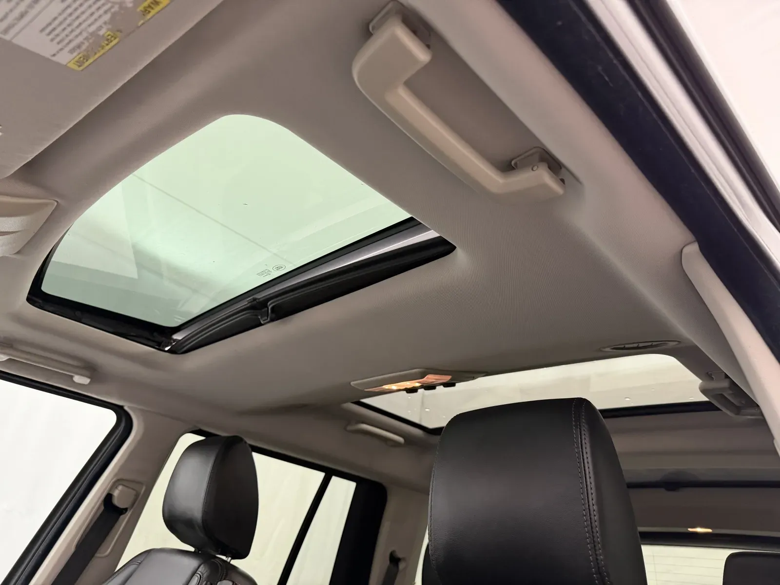 Land Rover LR4 photo 10