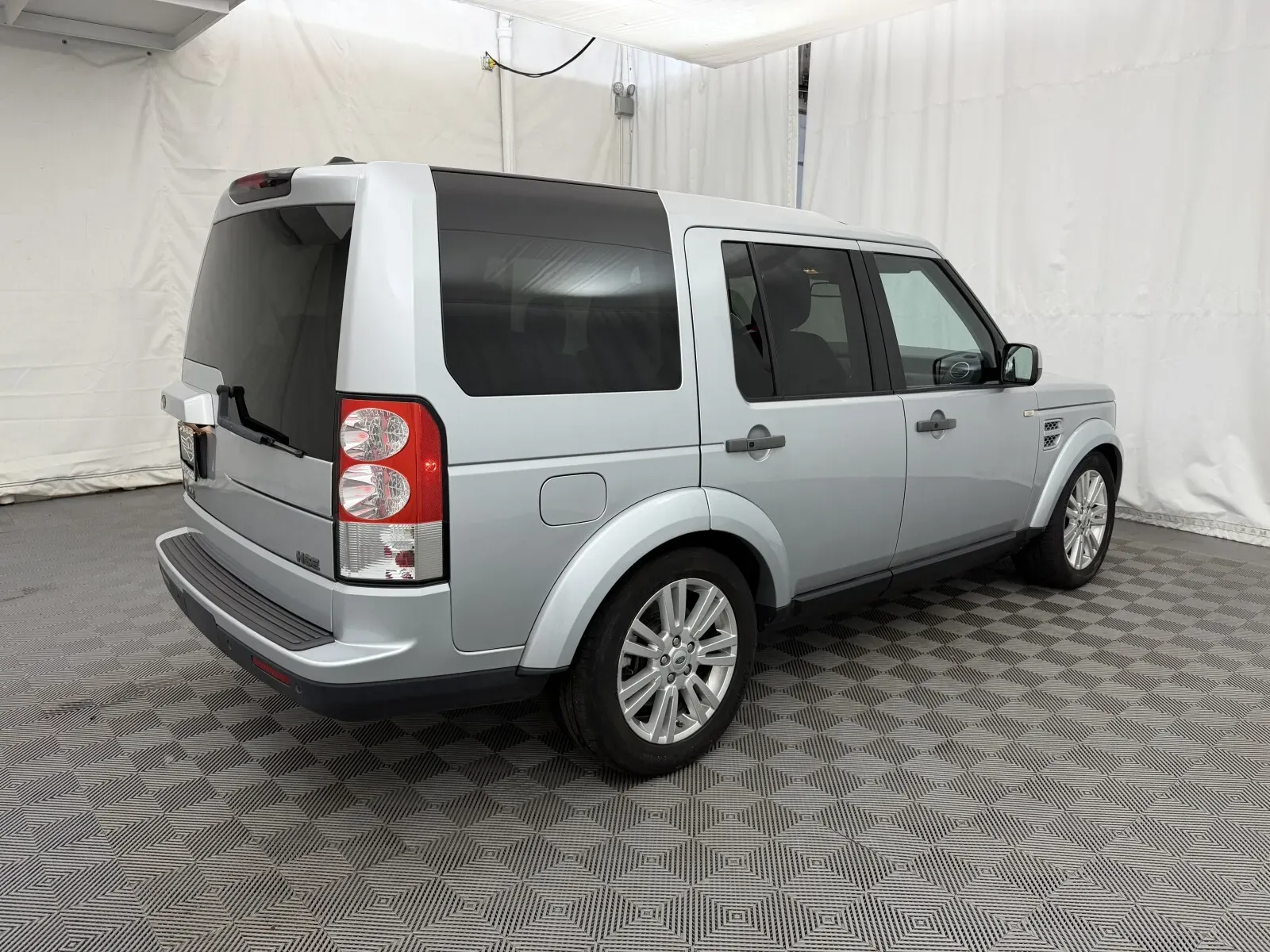Land Rover LR4 photo 5