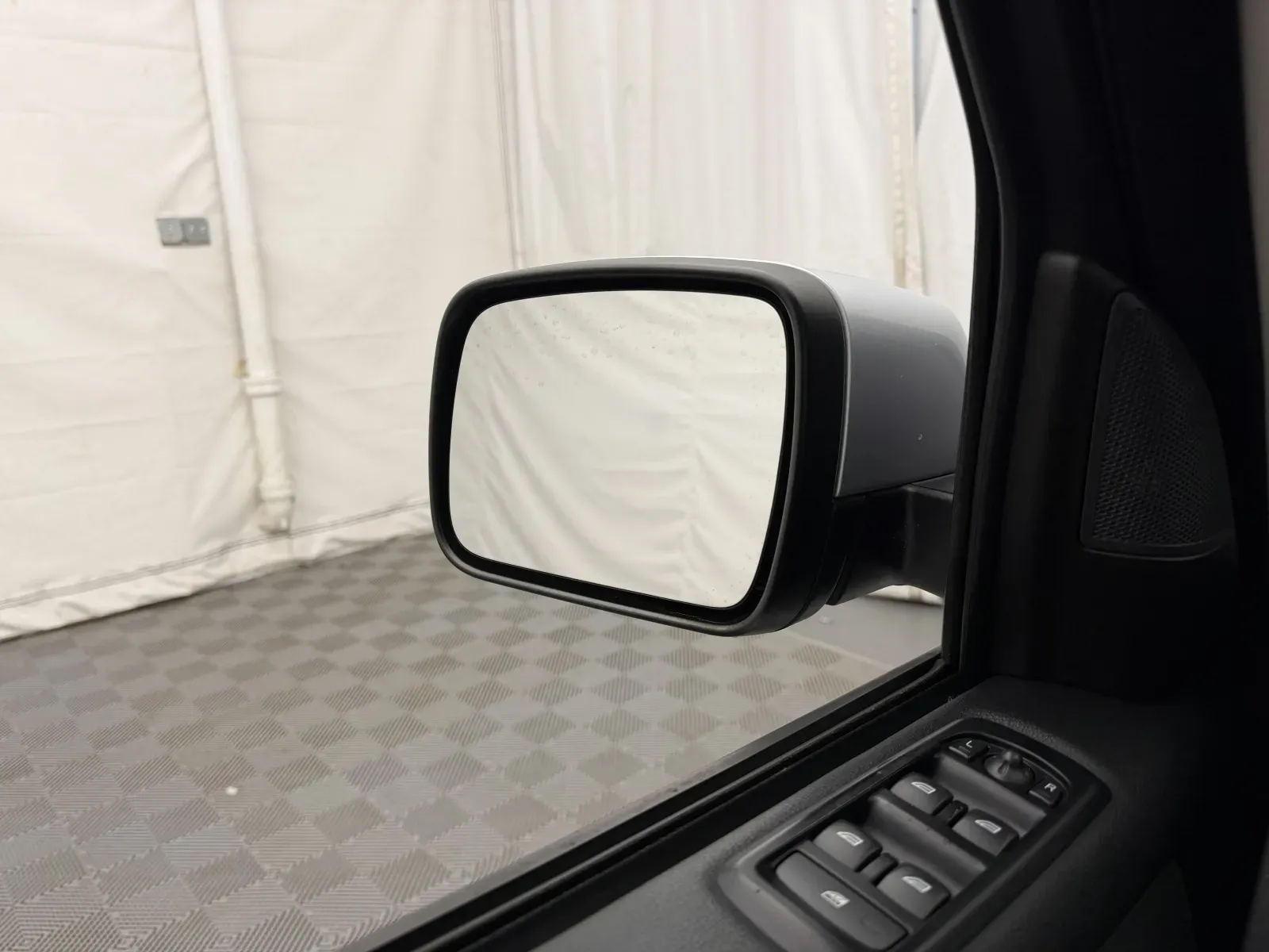 Land Rover LR4 photo 20