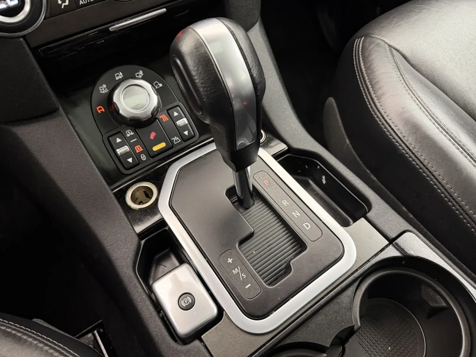 Land Rover LR4 photo 27
