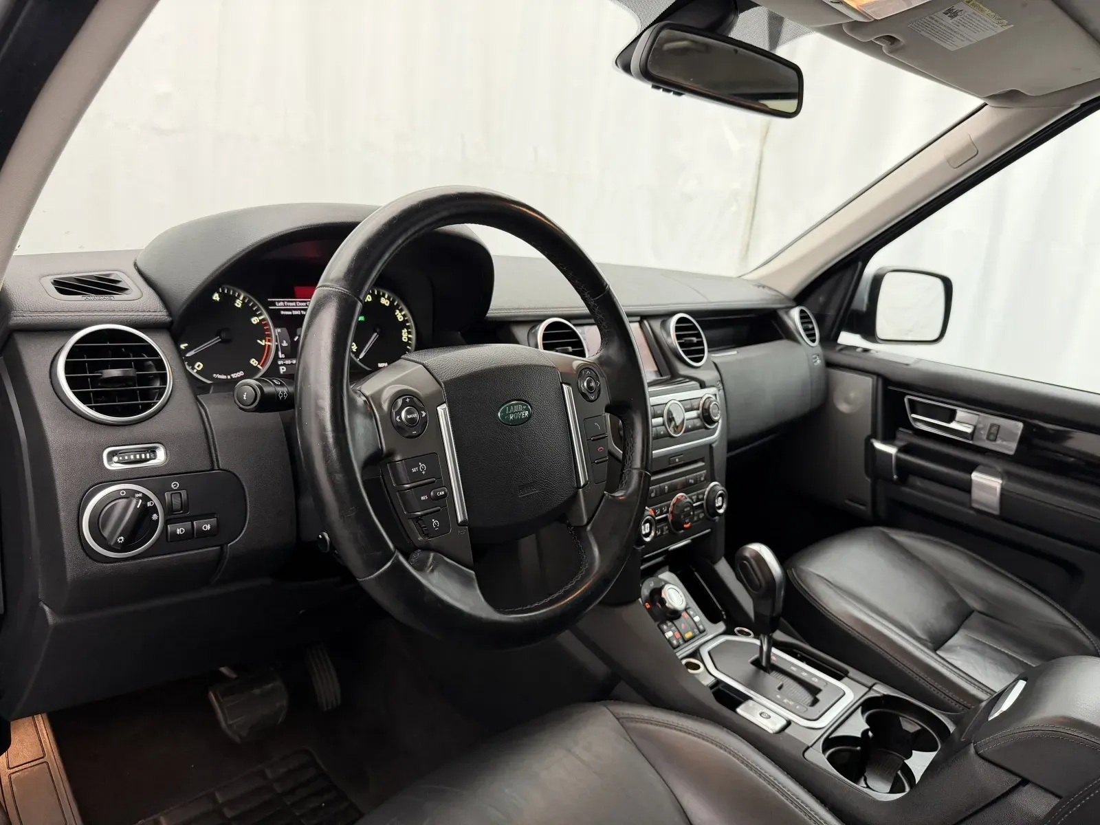 Land Rover LR4 photo 11