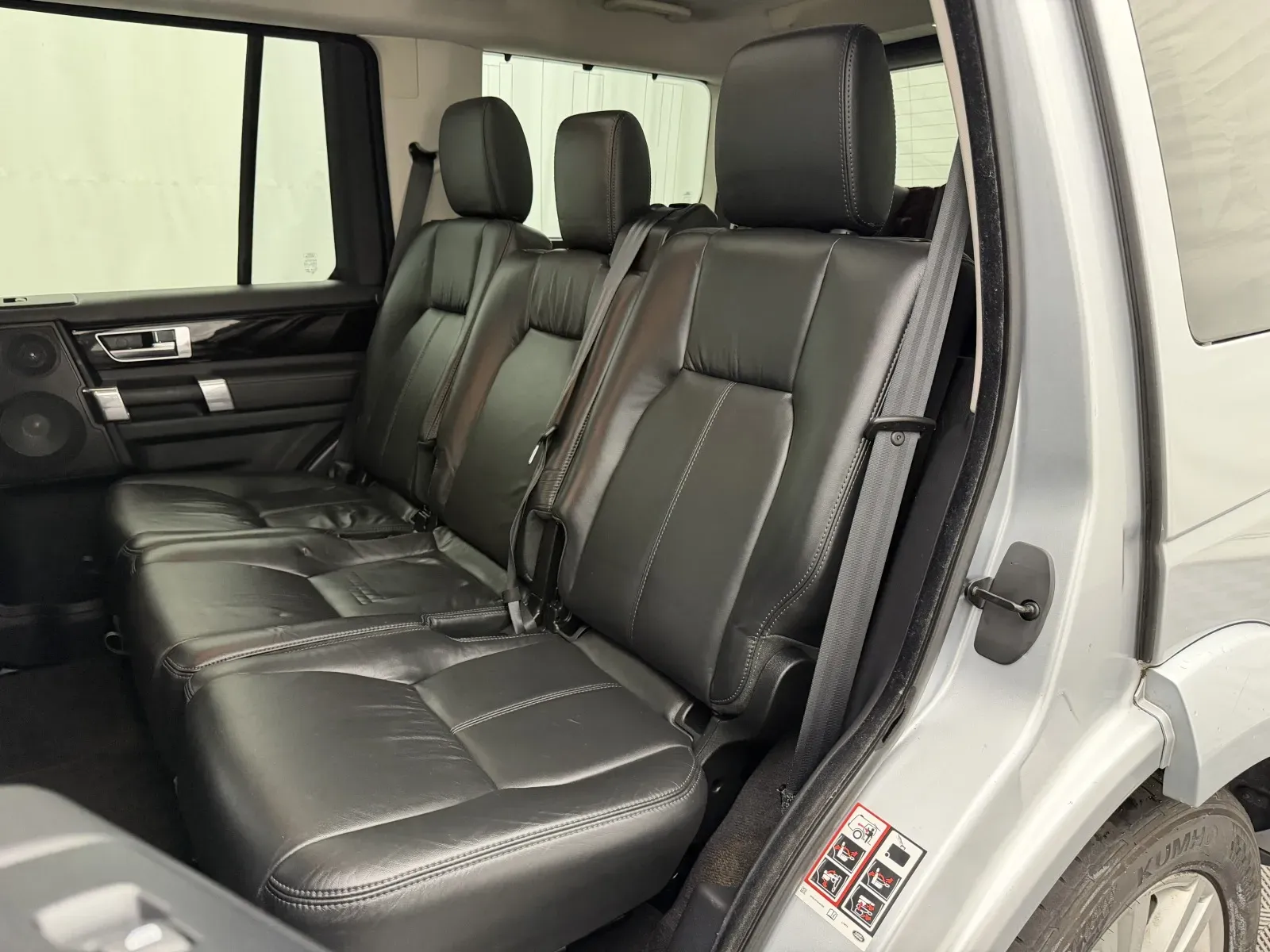 Land Rover LR4 photo 30