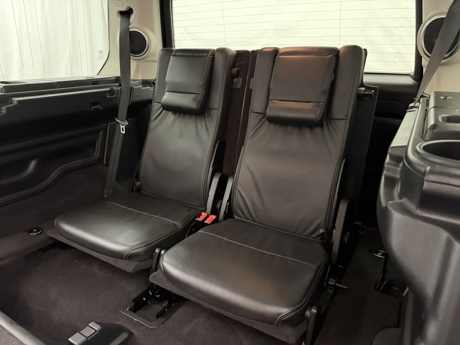 Land Rover LR4 photo 34