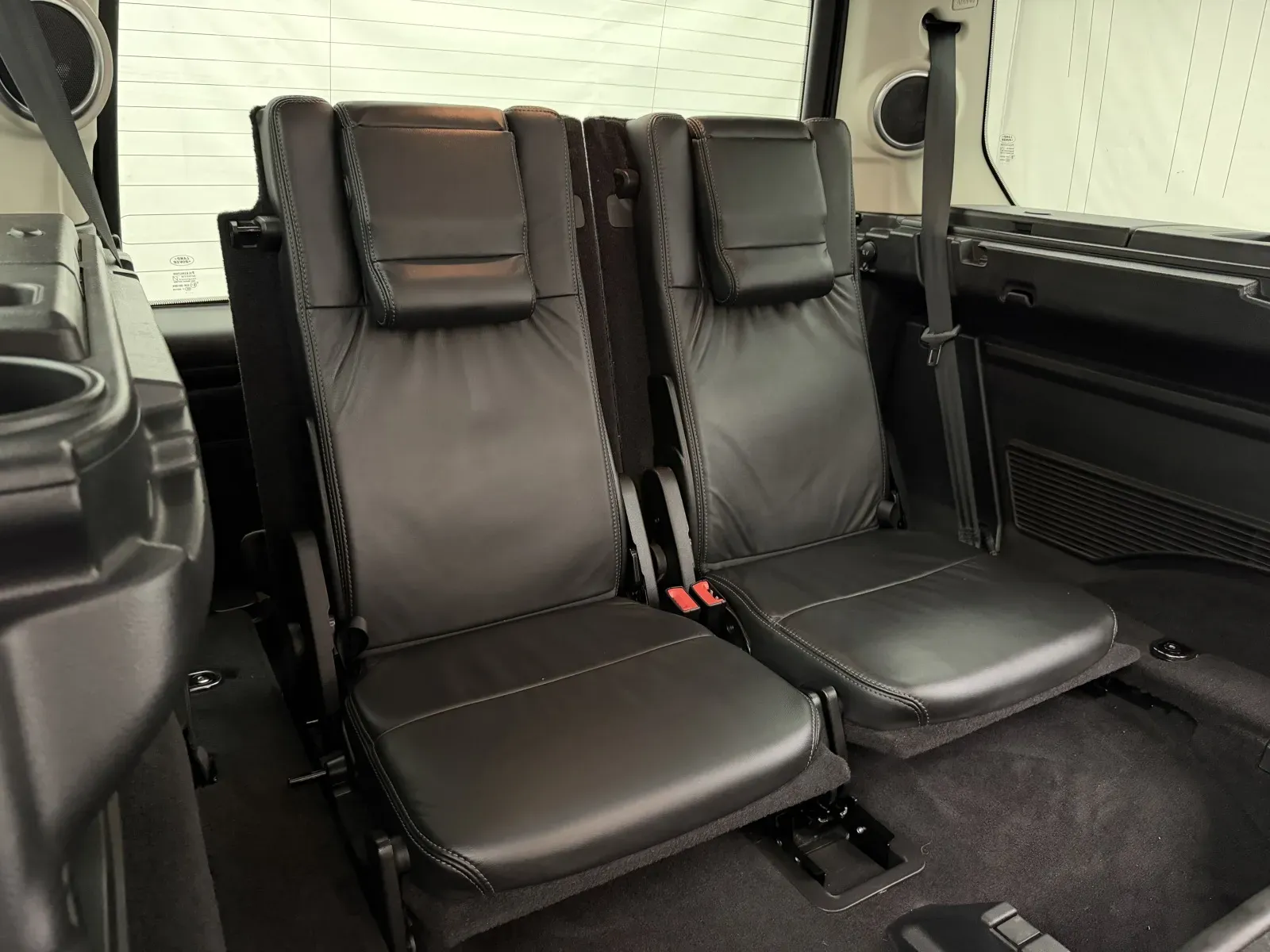 Land Rover LR4 photo 35
