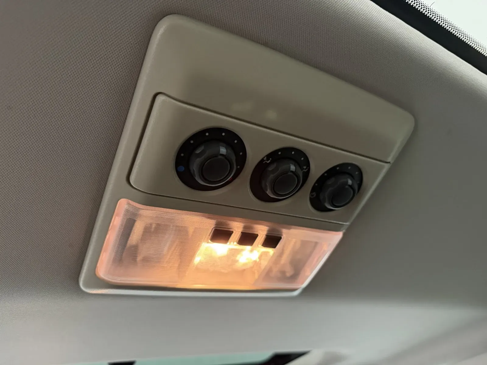 Land Rover LR4 photo 31