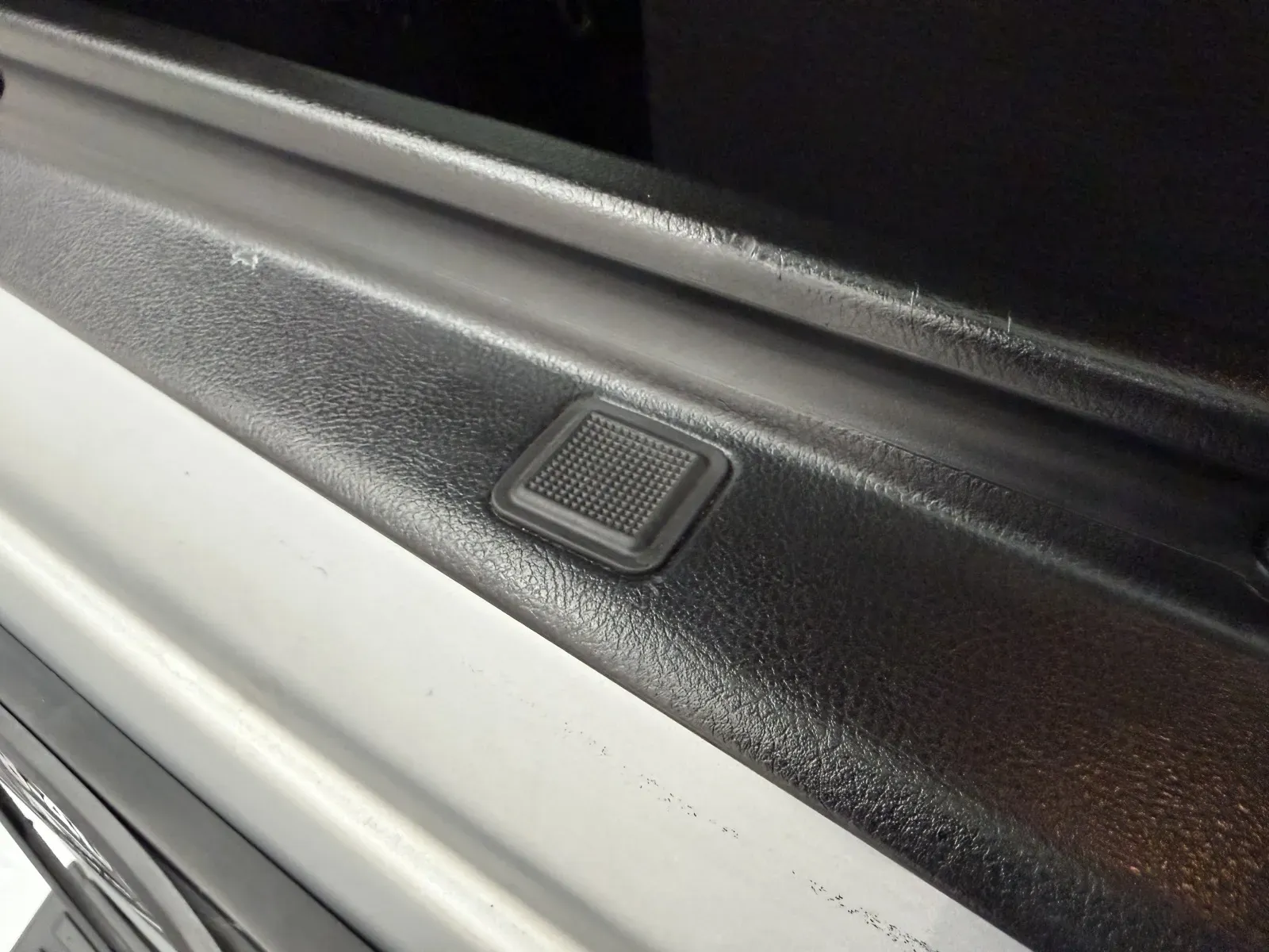 Land Rover LR4 photo 38