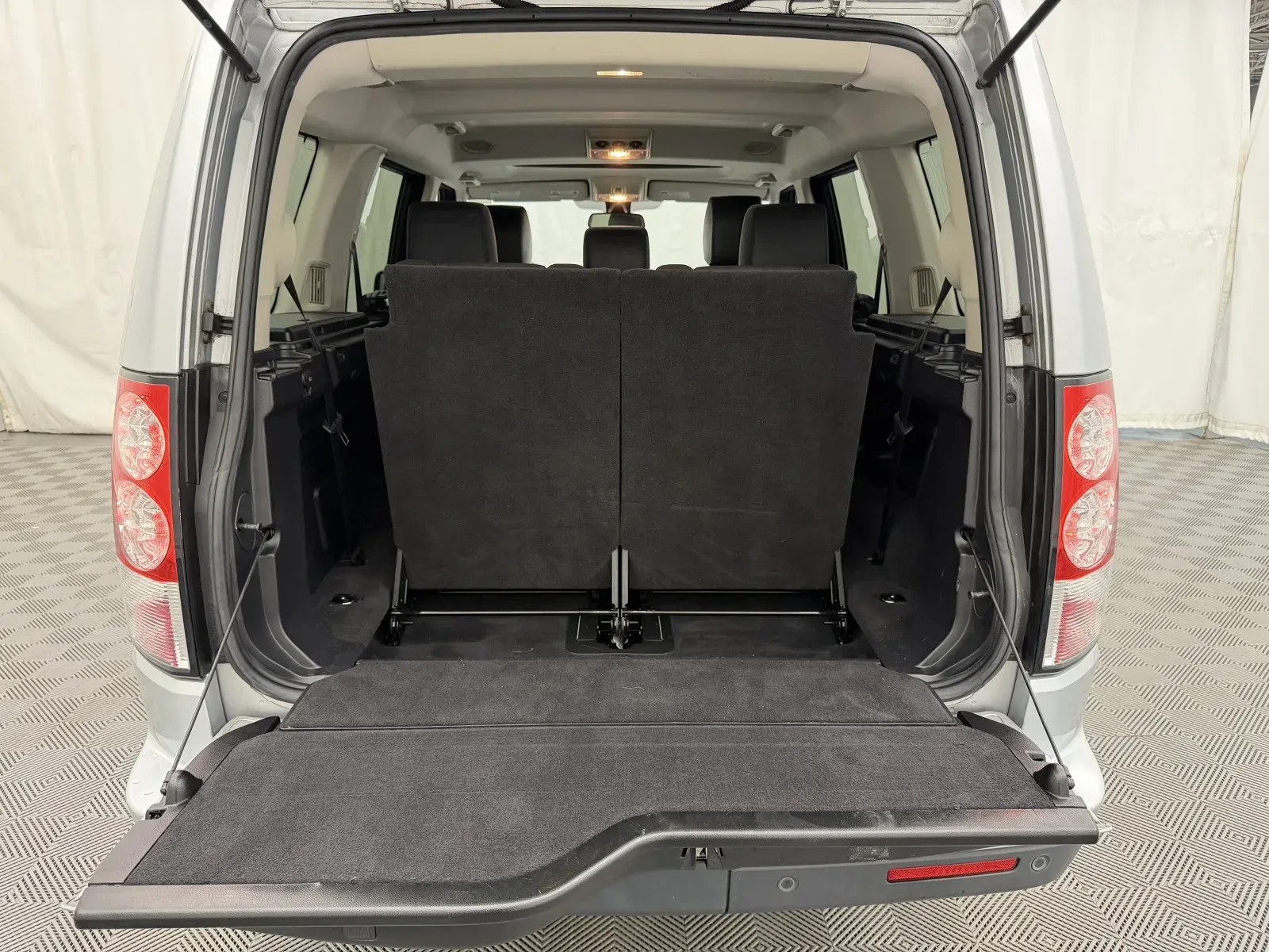 Land Rover LR4 photo 37