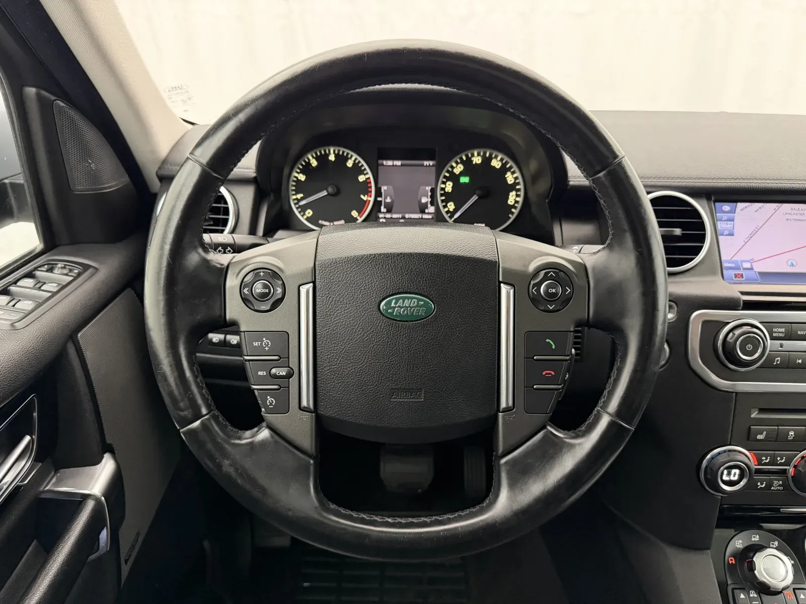 Land Rover LR4 photo 12