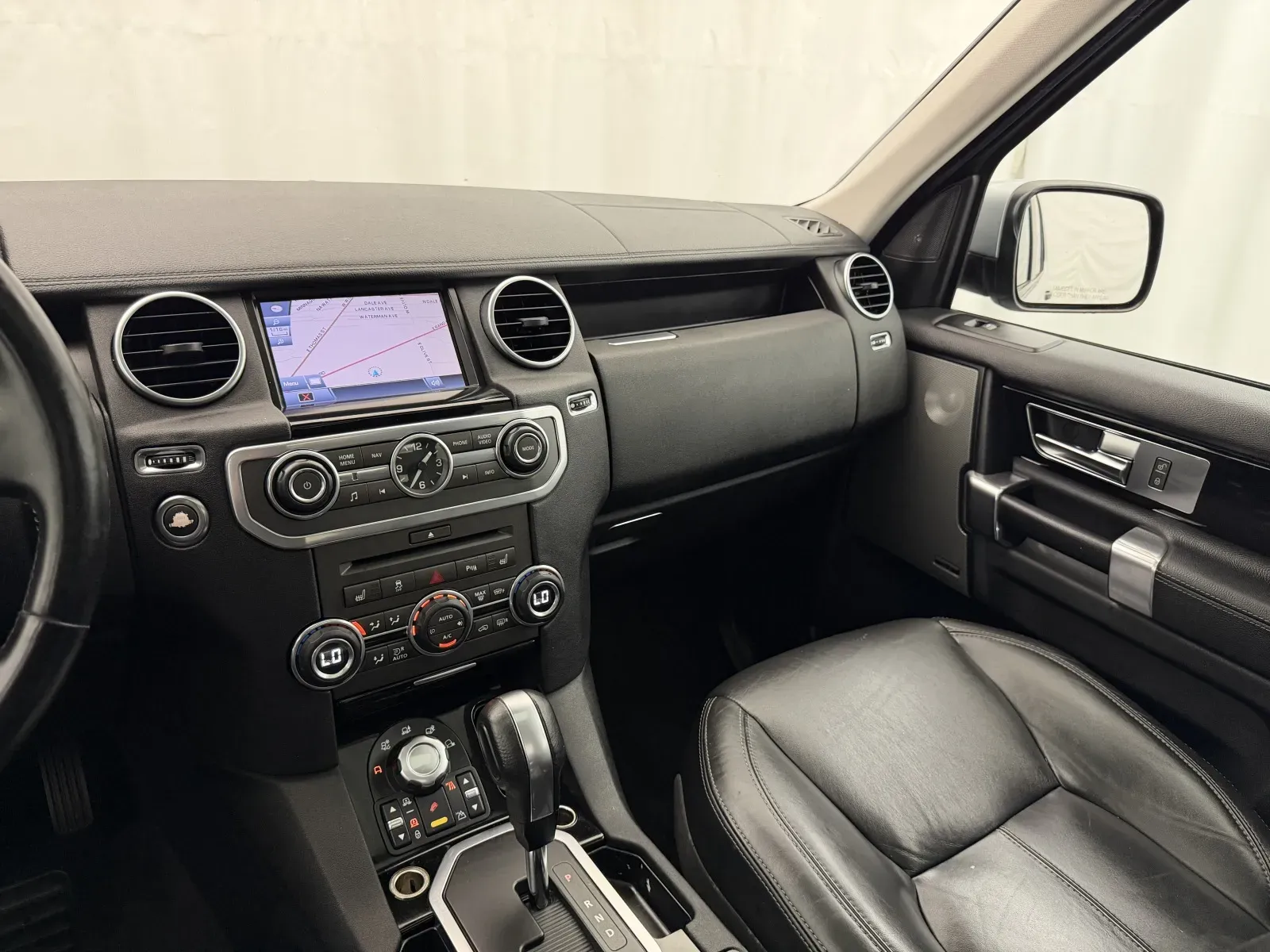 Land Rover LR4 photo 22