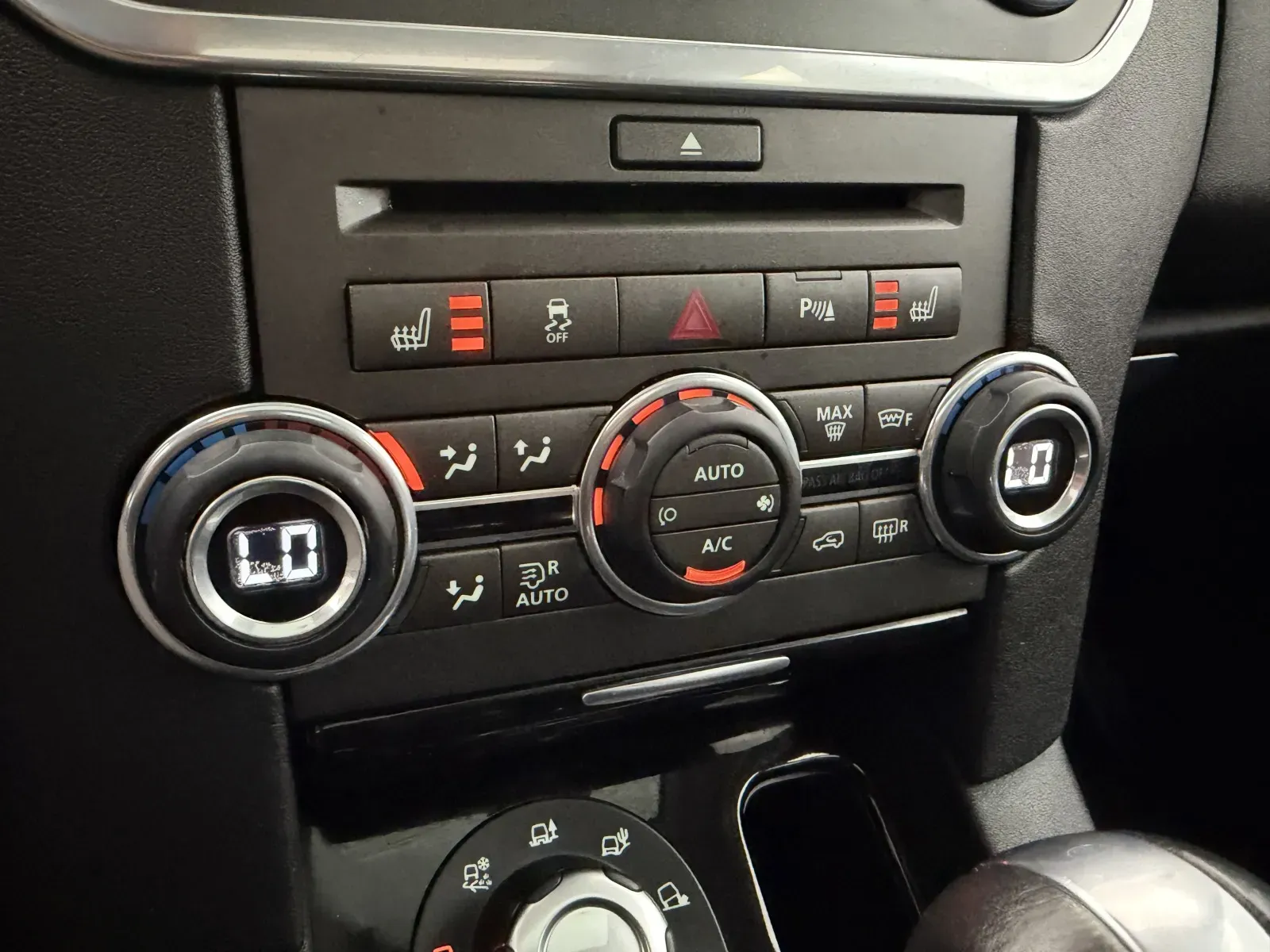 Land Rover LR4 photo 26