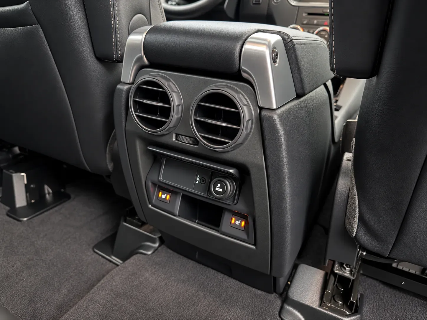 Land Rover LR4 photo 32