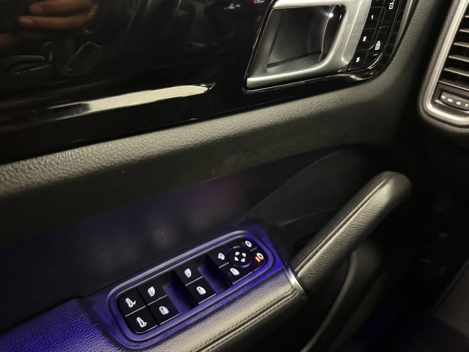 Porsche Cayenne photo 17