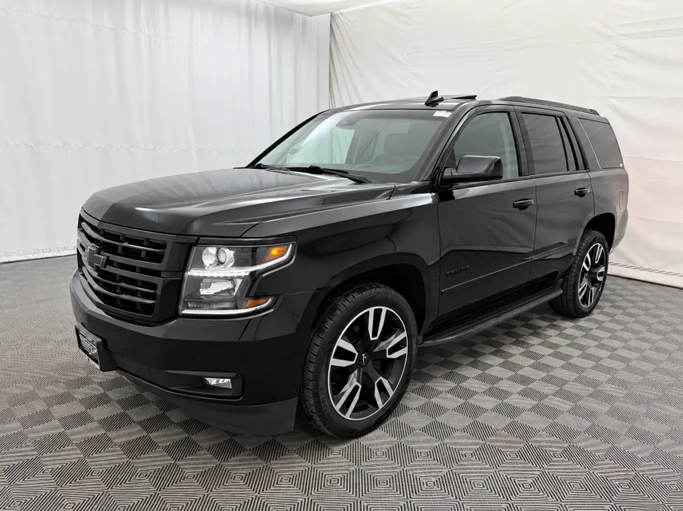 Chevrolet Tahoe photo 2