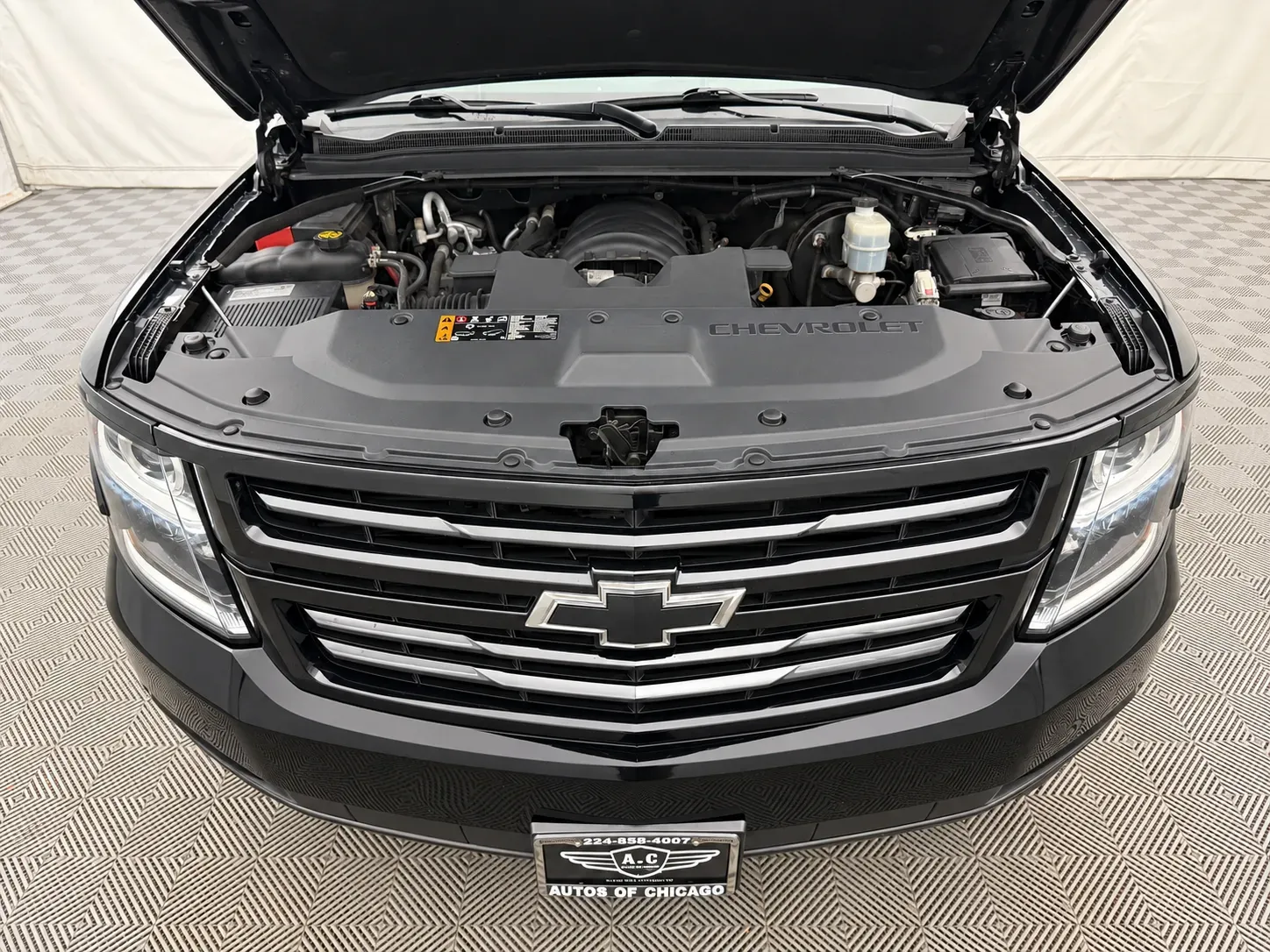 Chevrolet Tahoe photo 3