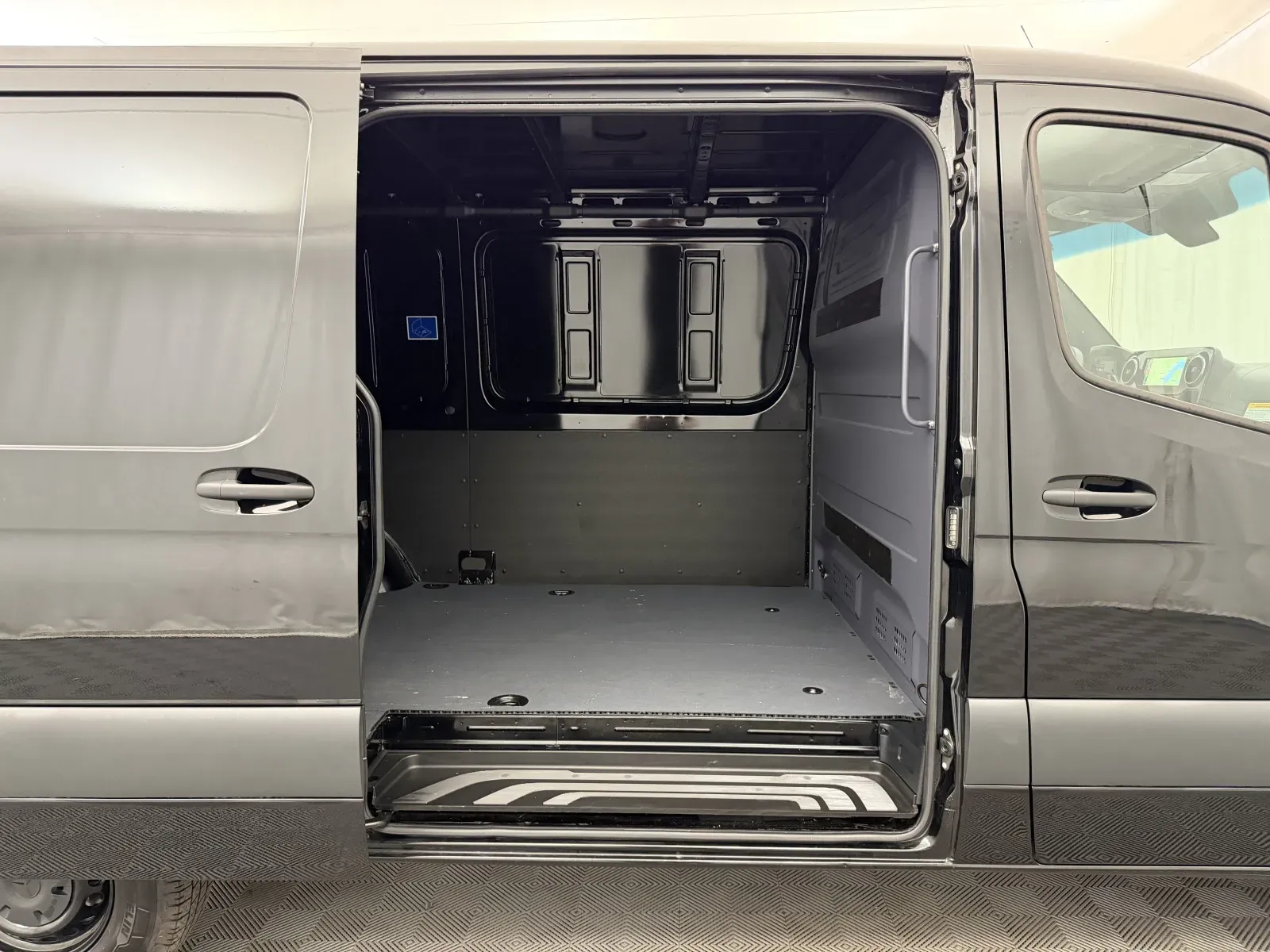 Mercedes-Benz Sprinter photo 9