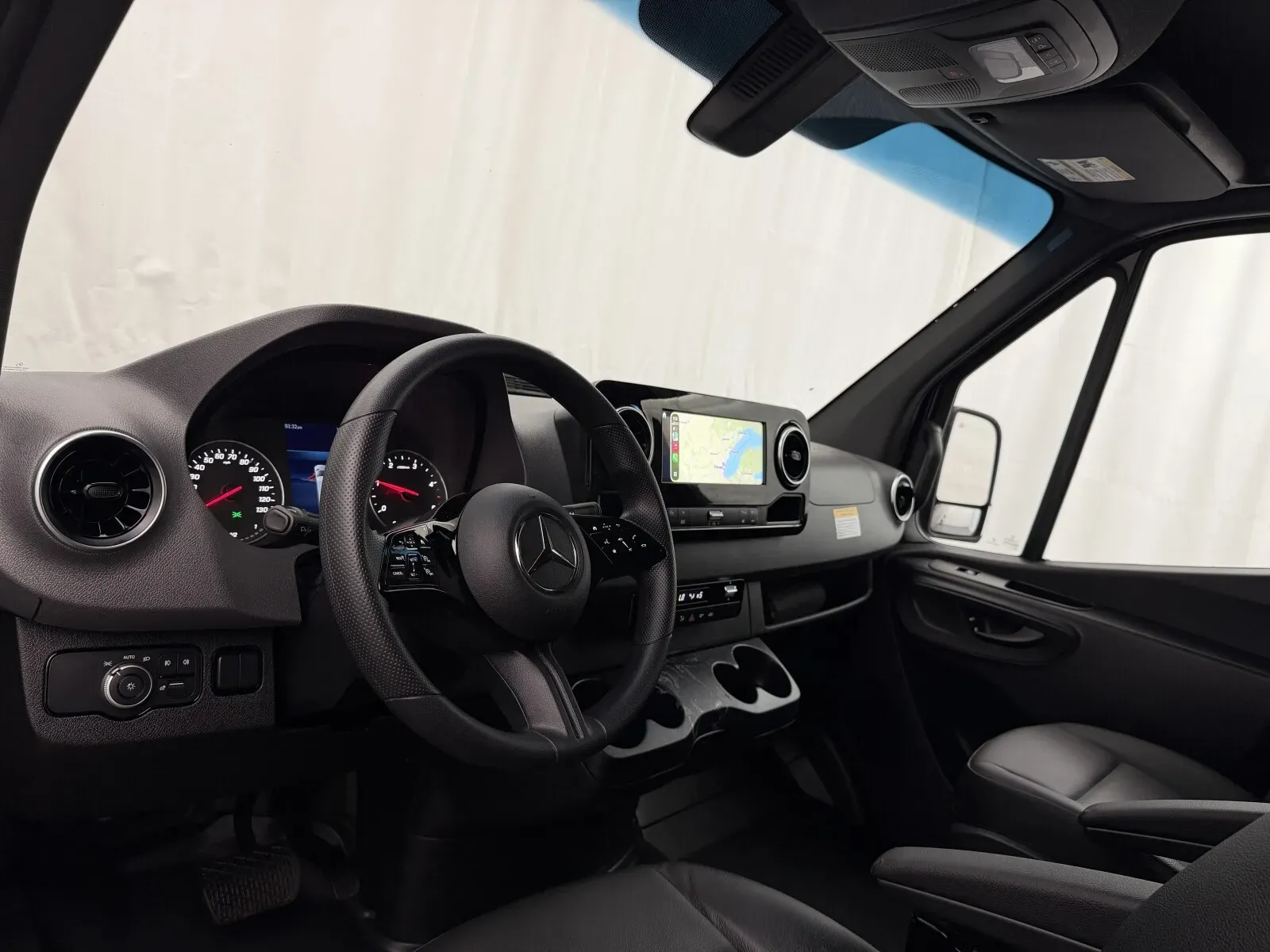 Mercedes-Benz Sprinter photo 14