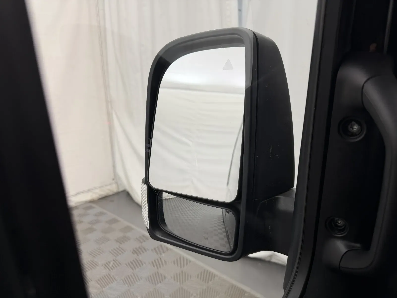 Mercedes-Benz Sprinter photo 18