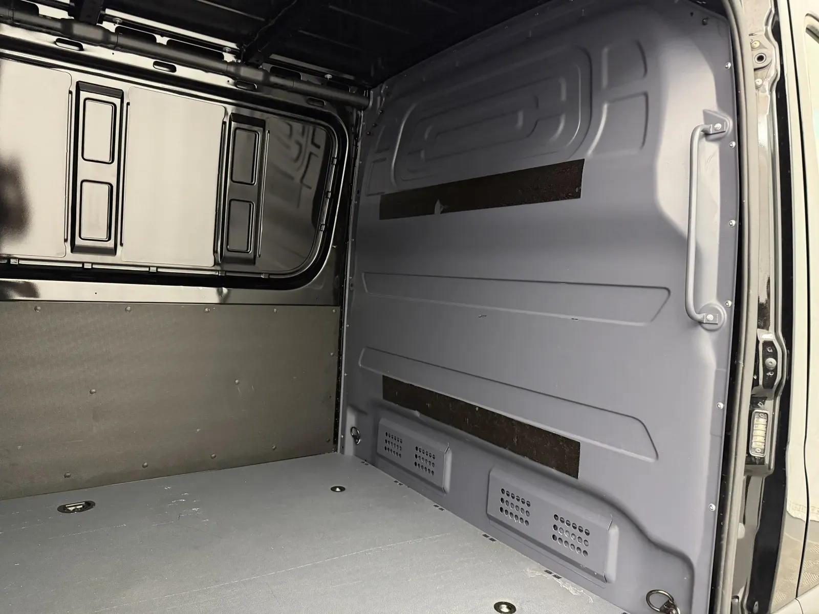 Mercedes-Benz Sprinter photo 10