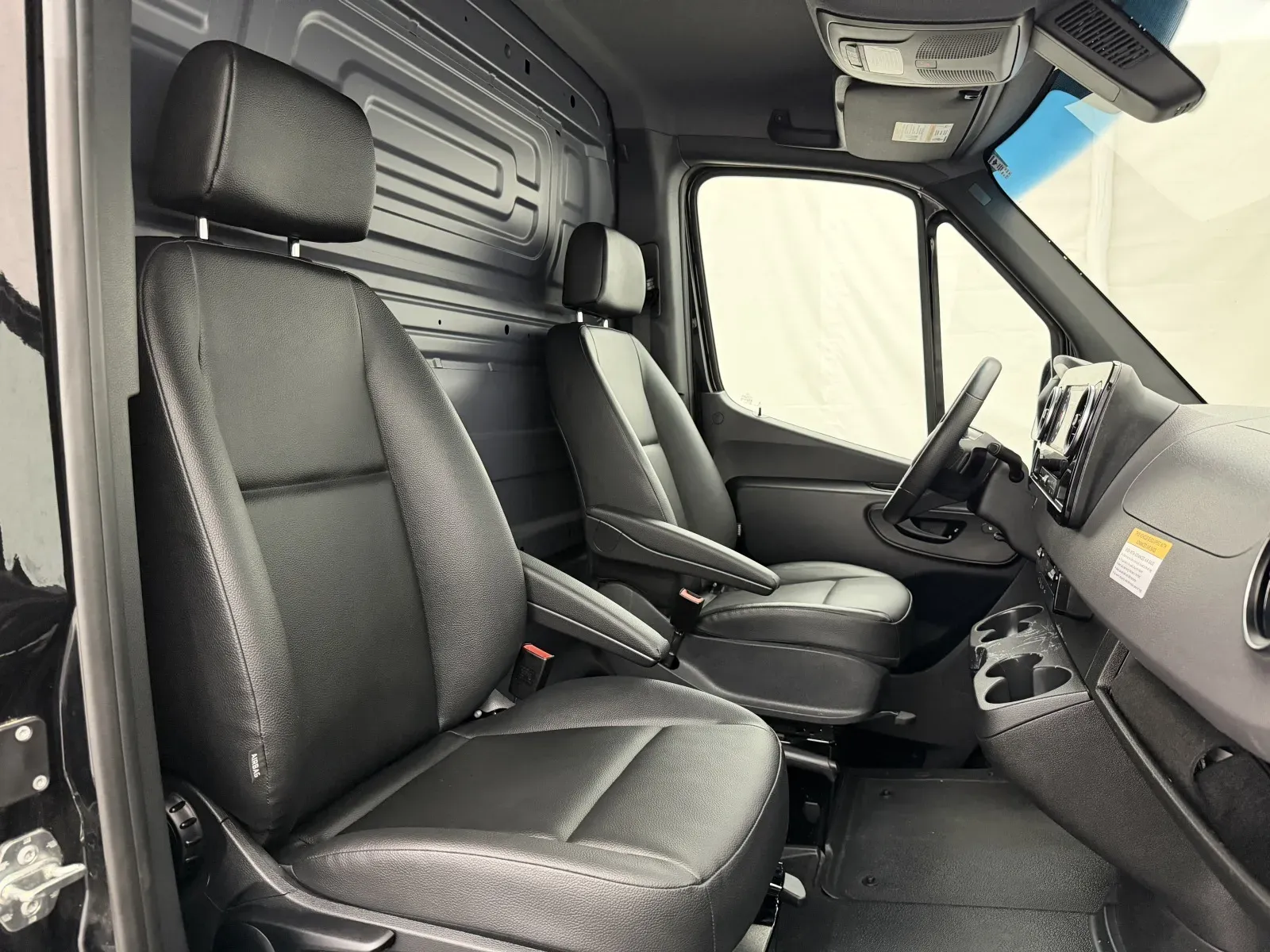 Mercedes-Benz Sprinter photo 30