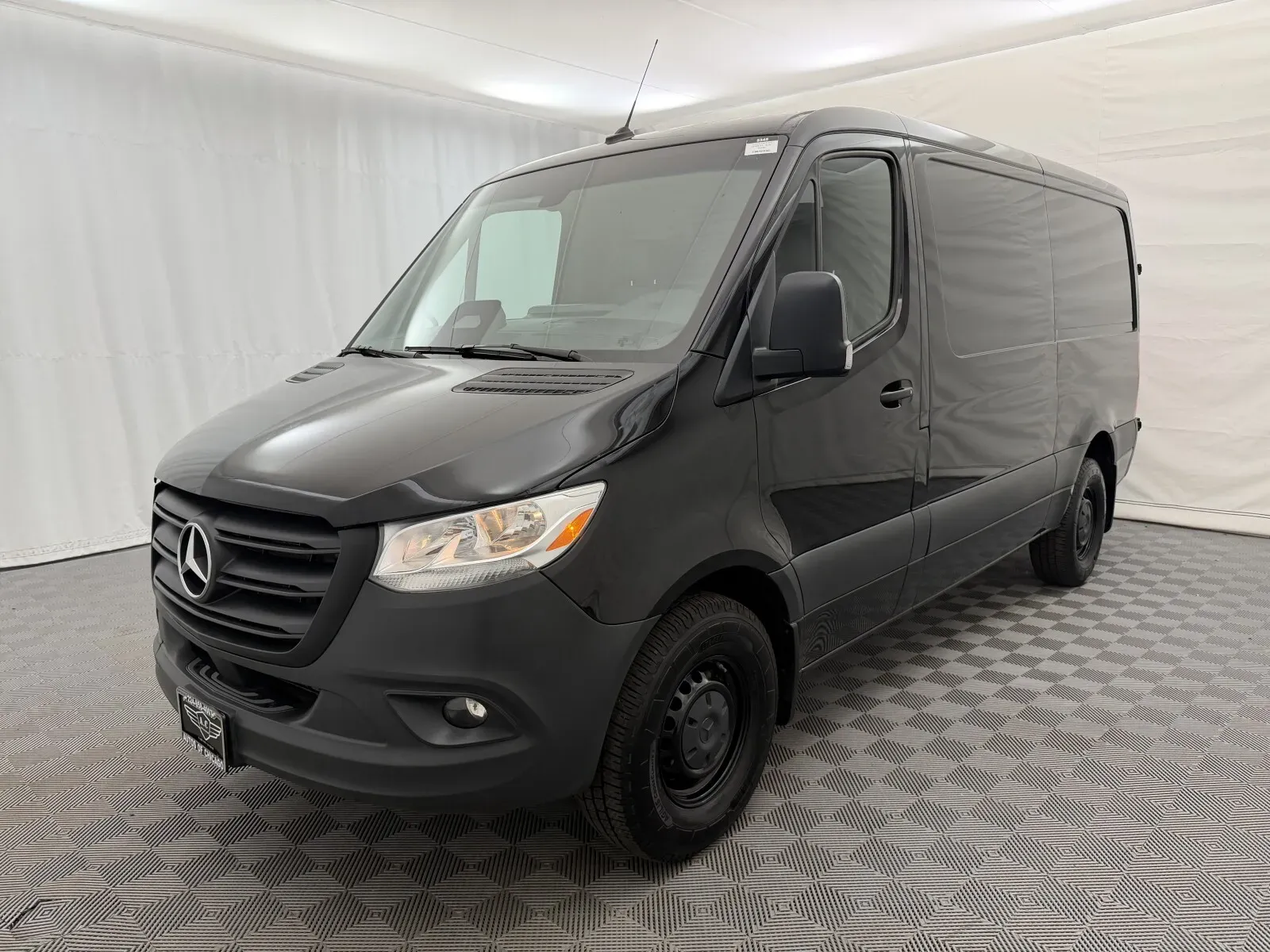 Mercedes-Benz Sprinter photo 2