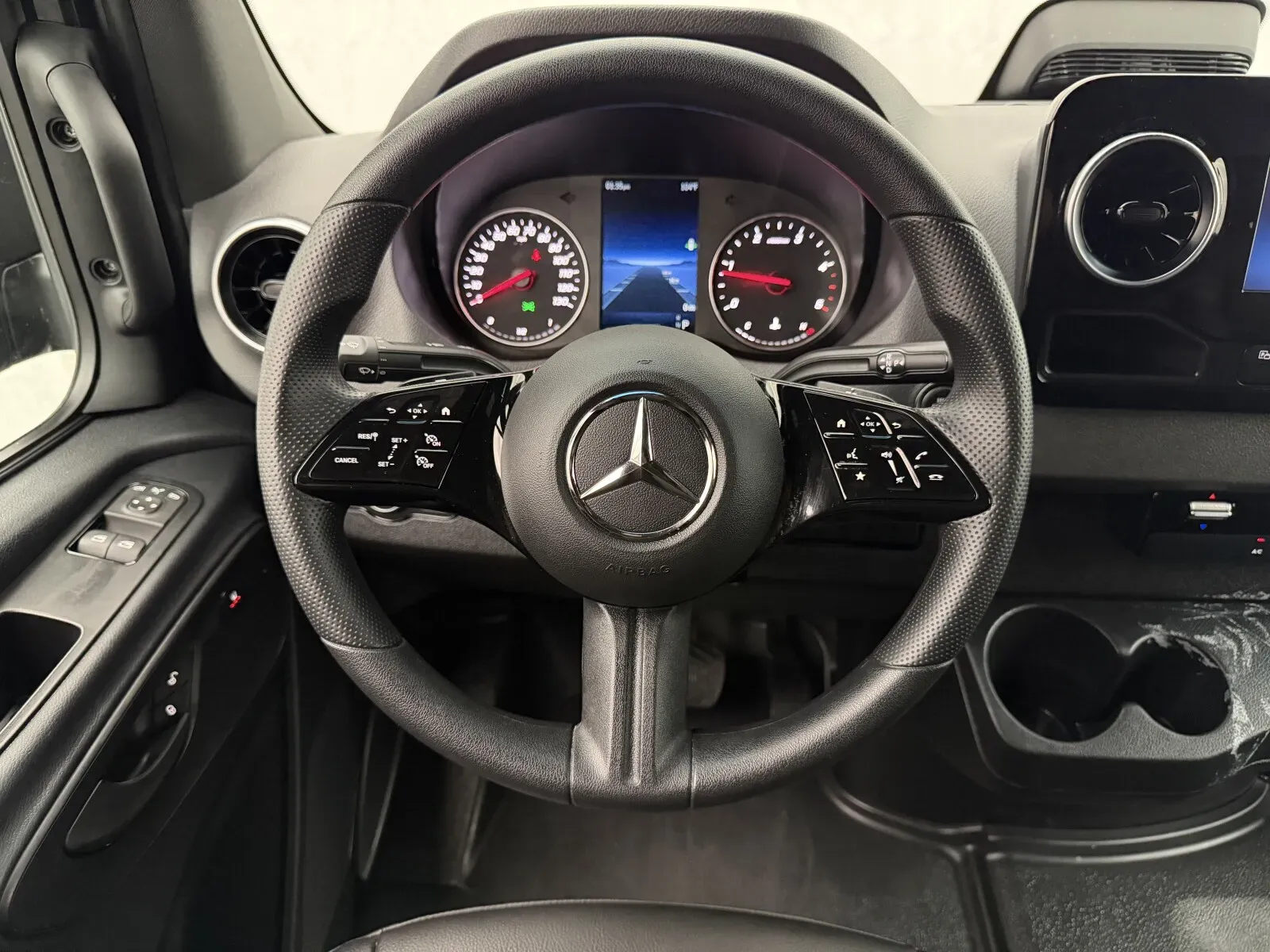 Mercedes-Benz Sprinter photo 15