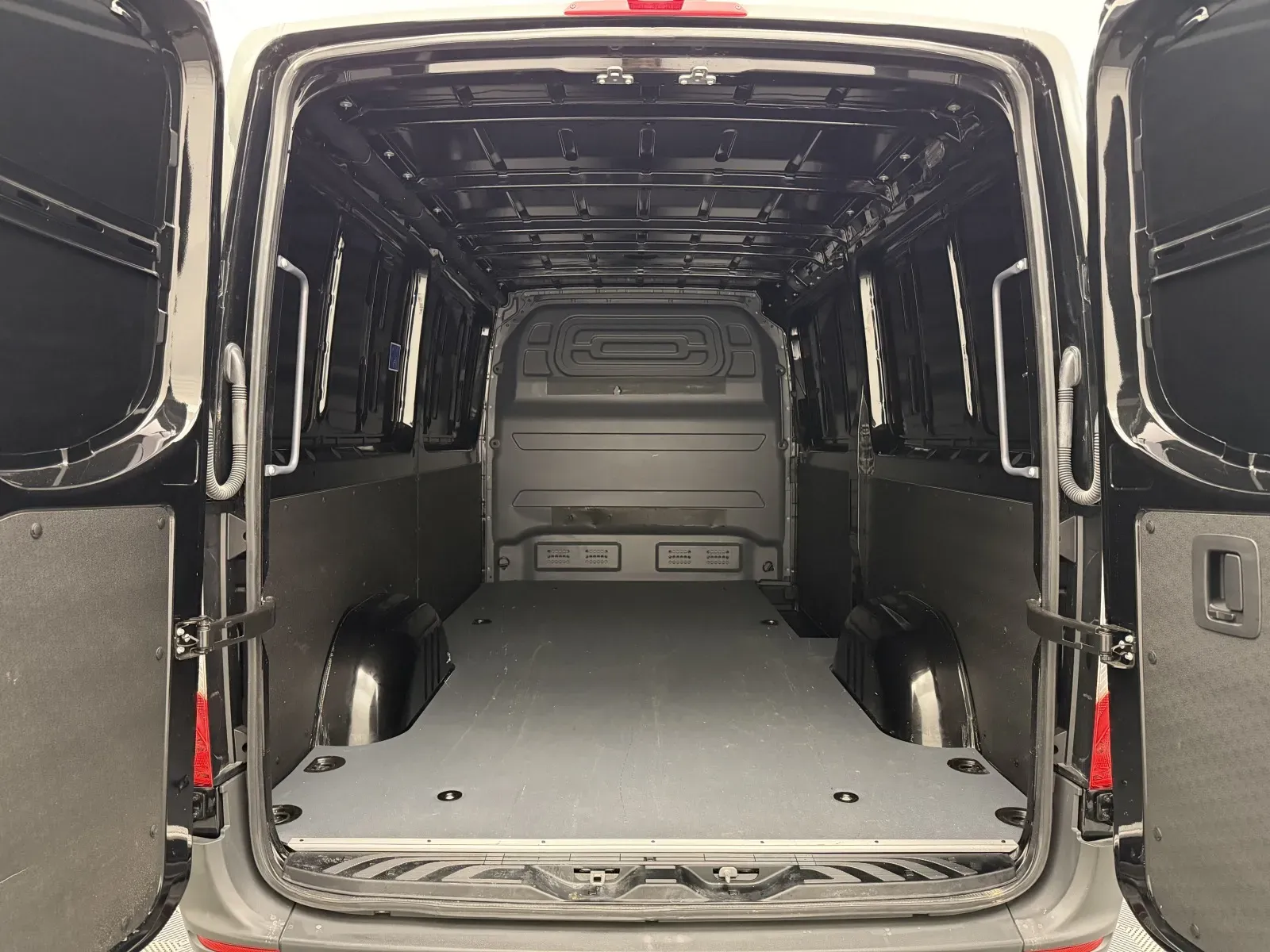 Mercedes-Benz Sprinter photo 8