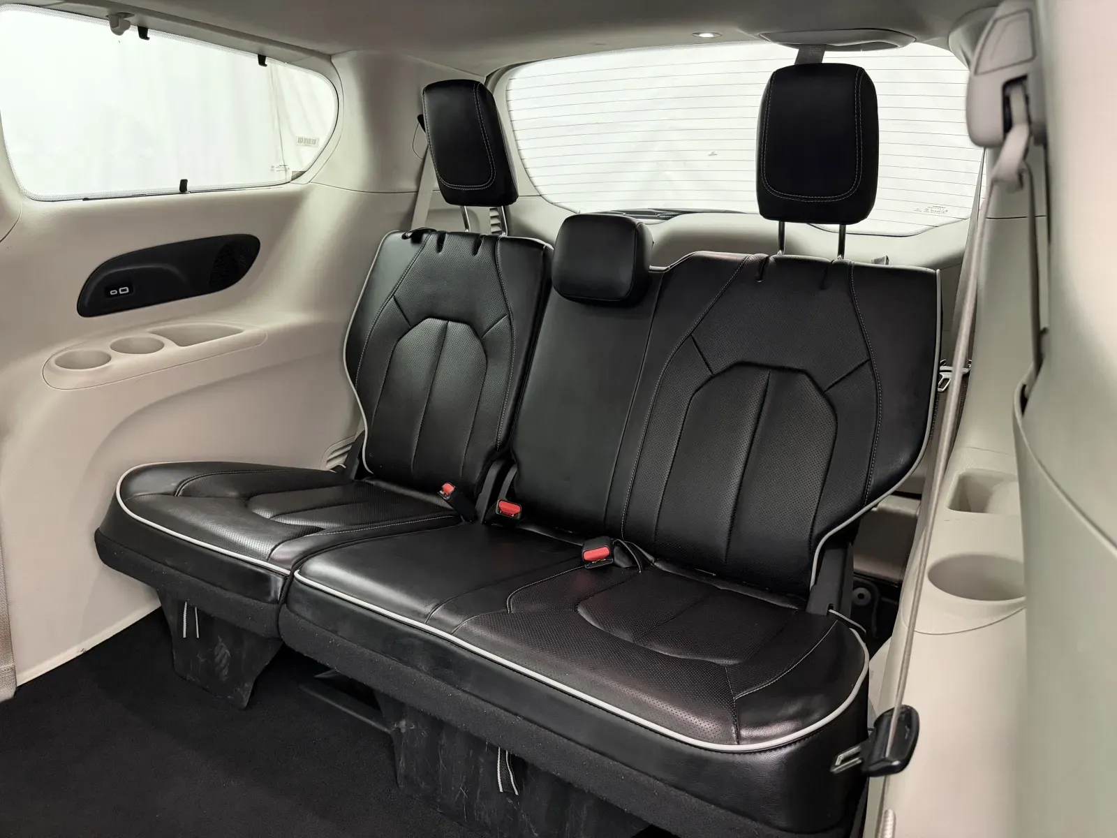 Chrysler Pacifica photo 34