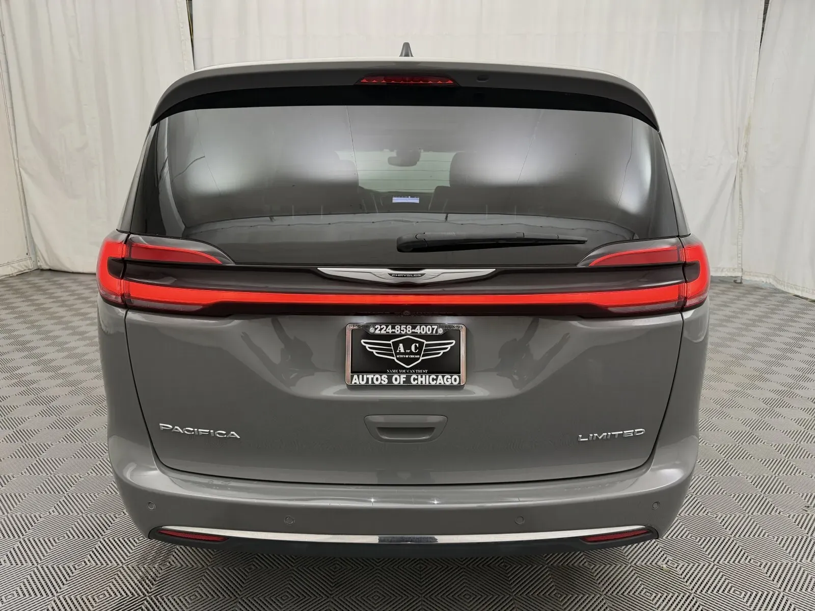 Chrysler Pacifica photo 6