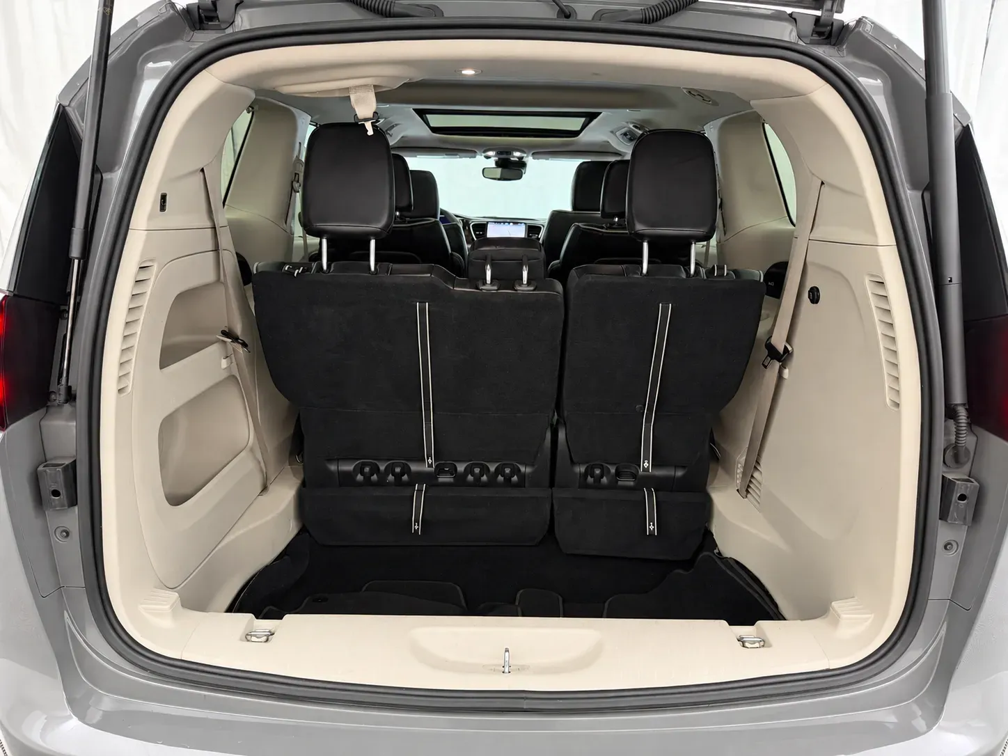 Chrysler Pacifica photo 38
