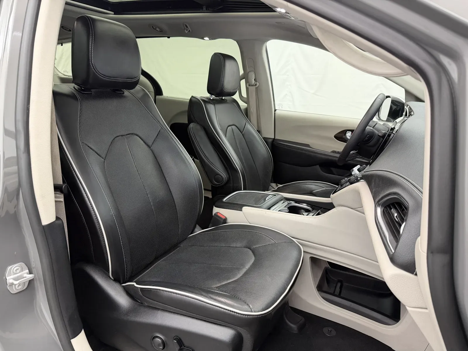Chrysler Pacifica photo 37