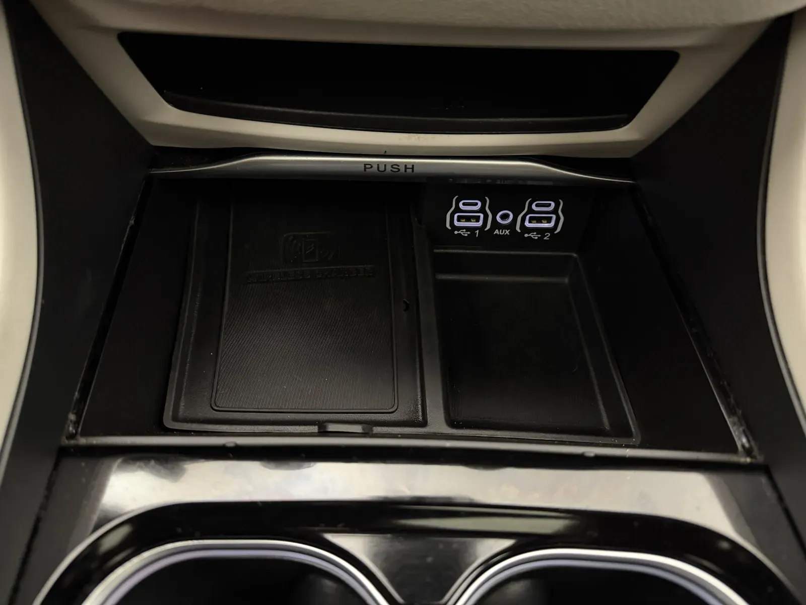 Chrysler Pacifica photo 26
