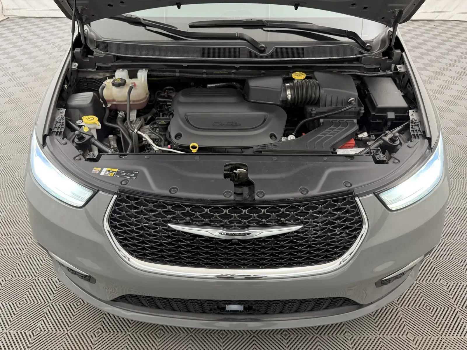 Chrysler Pacifica photo 39