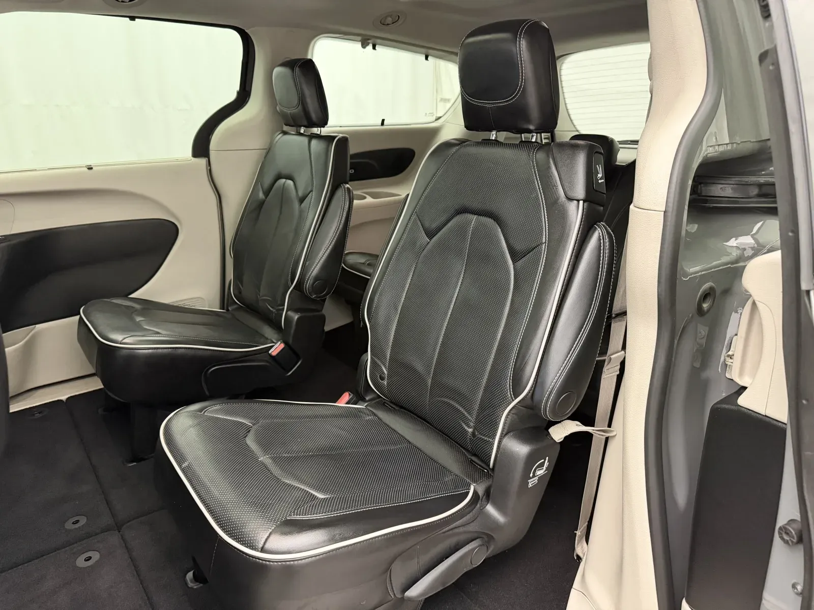 Chrysler Pacifica photo 29