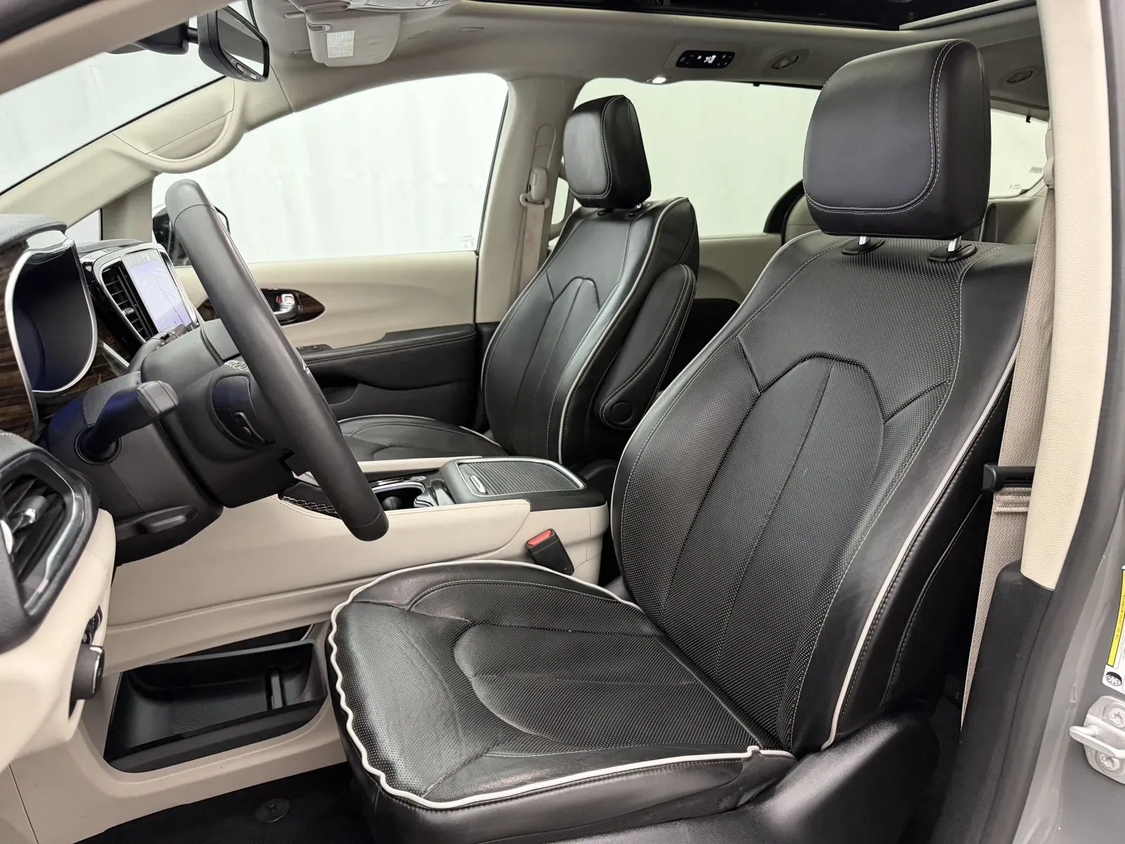 Chrysler Pacifica photo 9